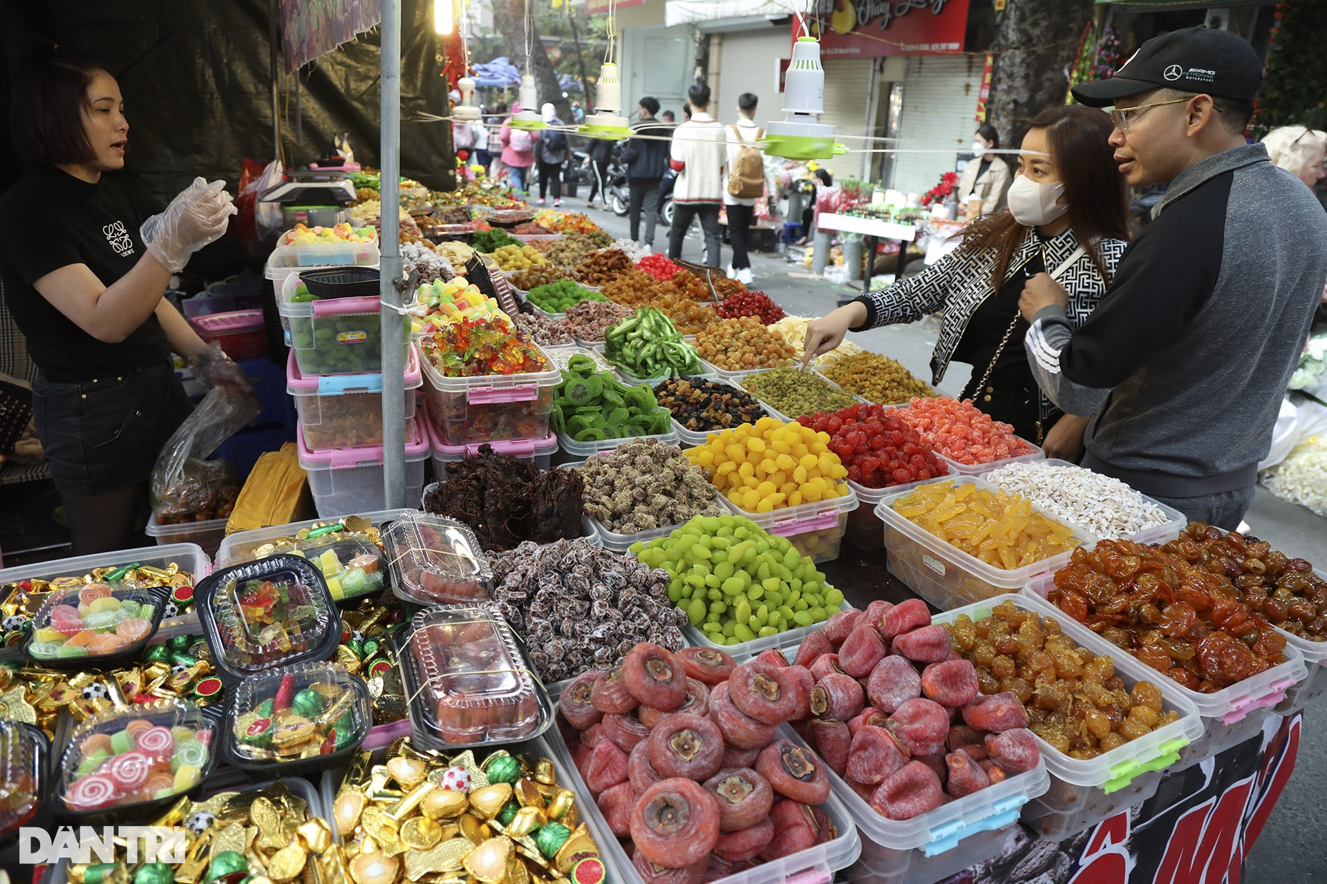 The vibrant flower market meets only once a year - 14