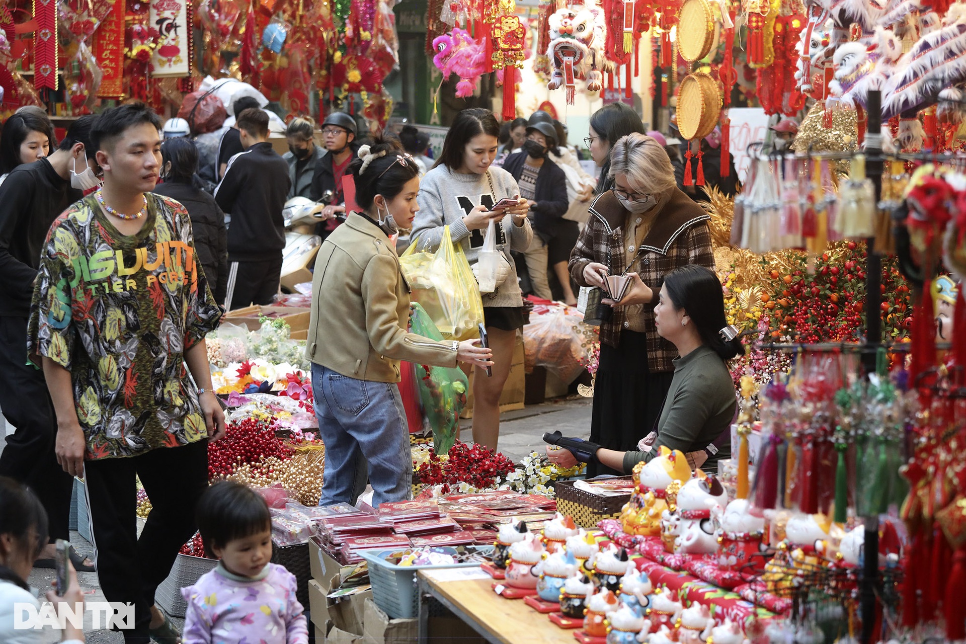 The vibrant flower market meets only once a year - 15 The vibrant flower market meets only once a year - 15