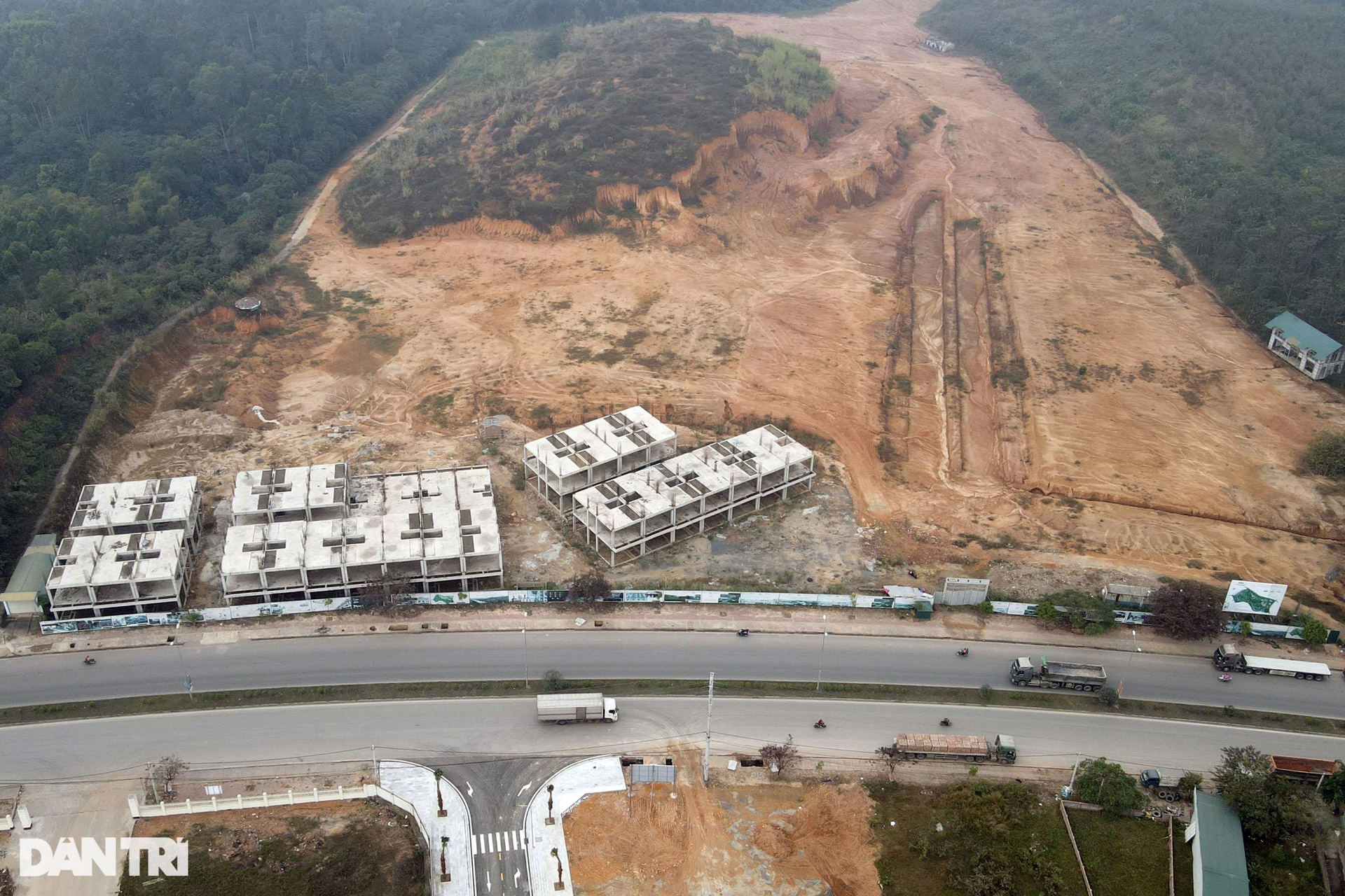 Cảnh hoang tàn ở dự án hơn 4.000 tỷ đồng của FLC tại Phú Thọ - 1 Cảnh hoang tàn ở dự án hơn 4.000 tỷ đồng của FLC tại Phú Thọ - 1