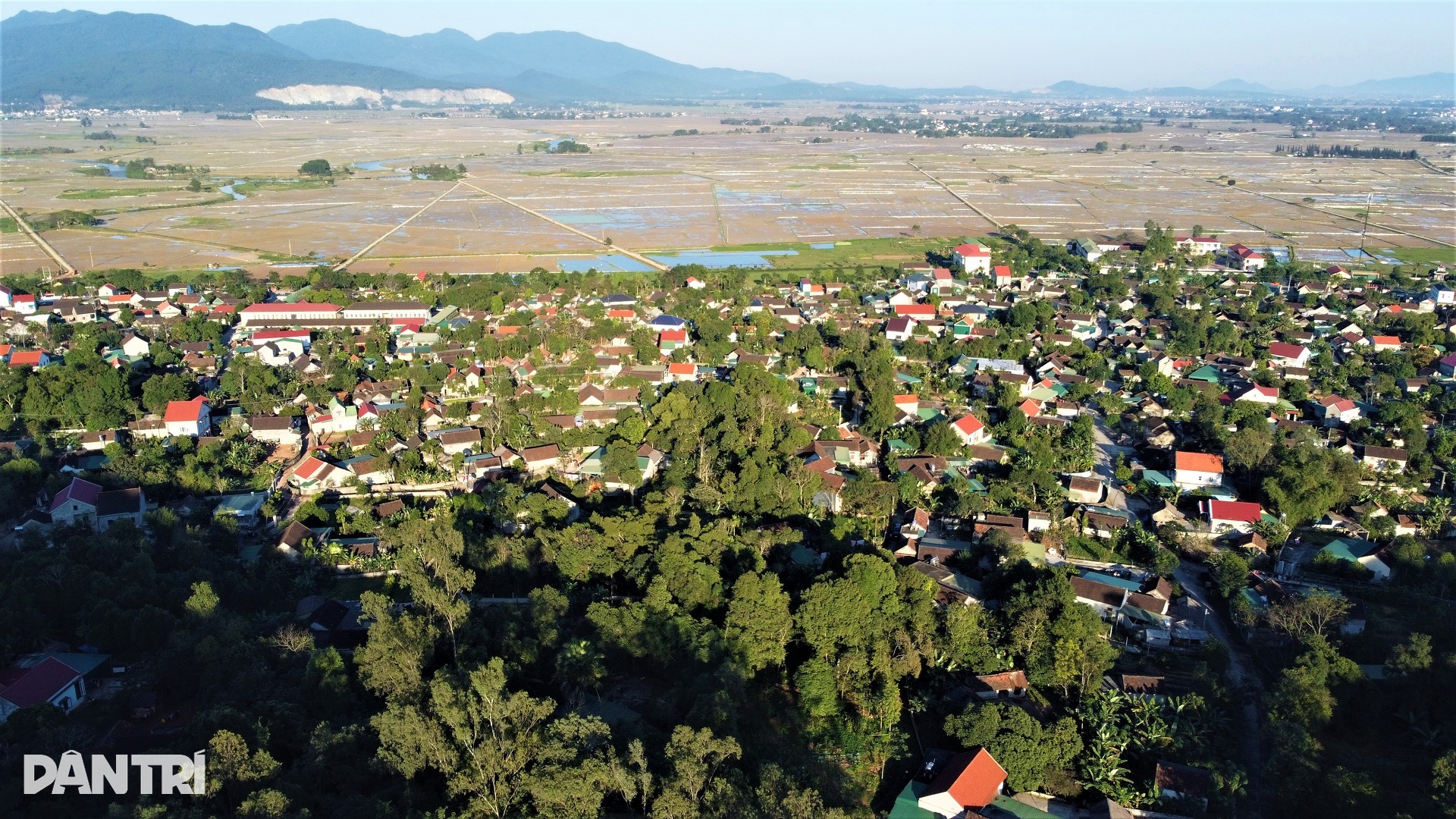 Strangely, the sacred stone was built by the whole village to pray for good luck in Ha Tinh - 1