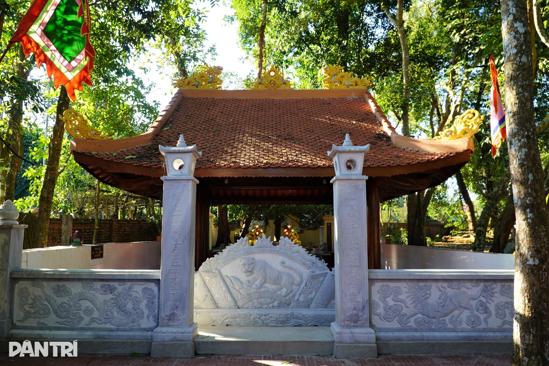 Strangely, the sacred stone was built by the whole village to pray for good luck in Ha Tinh - 5