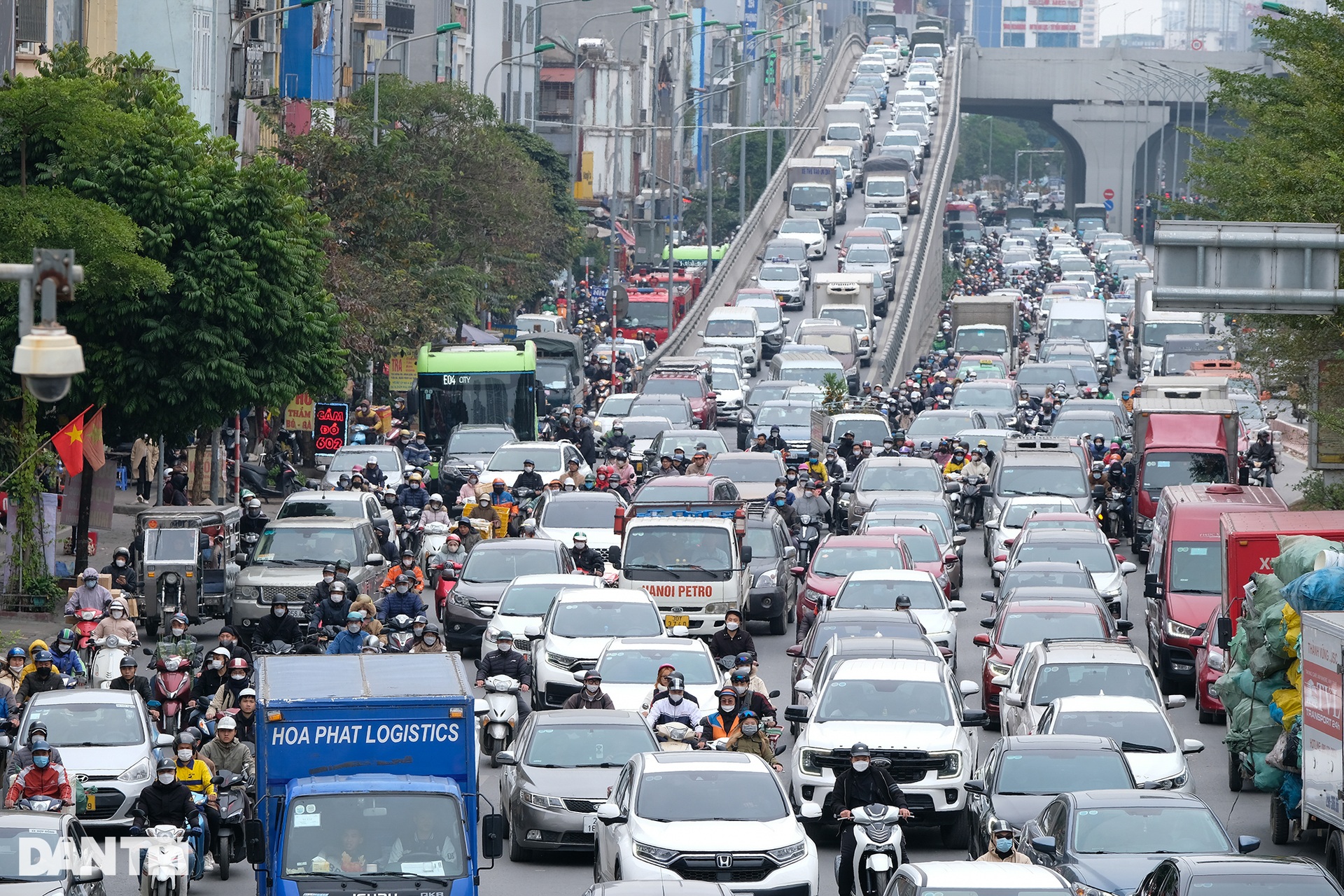 Giao thông nghẹt thở những ngày giáp Tết Nguyên đán - 7