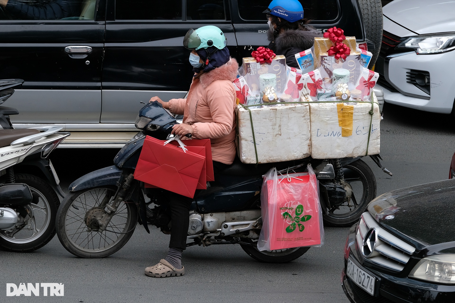 Giao thông nghẹt thở những ngày giáp Tết Nguyên đán - 15