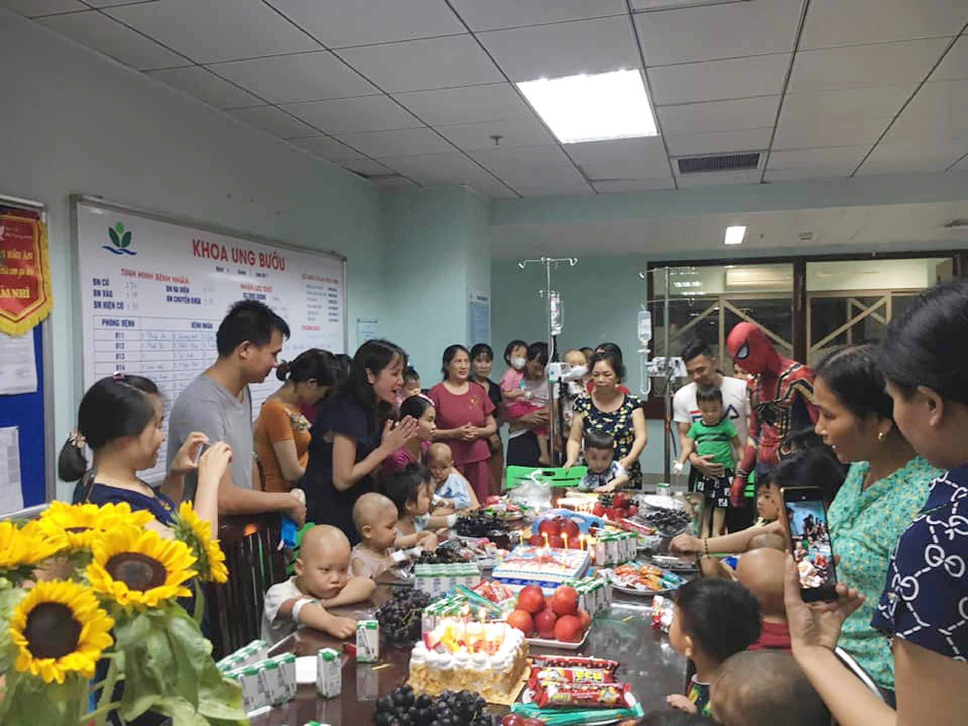 Cuộc sống của bé Tom - chiến binh ung thư gây xúc động mạnh 5 năm trước - 12 Cuộc sống của bé Tom - chiến binh ung thư gây xúc động mạnh 5 năm trước - 12