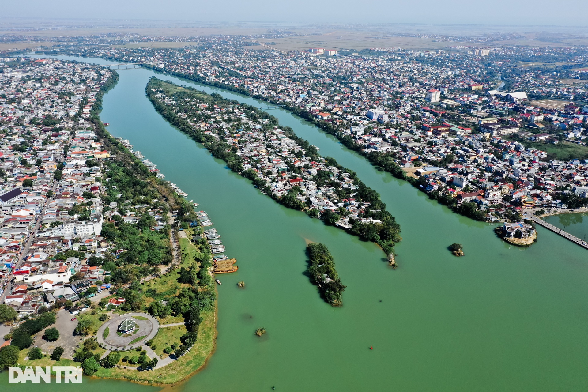 Nét thơ mộng trường tồn của dòng sông di sản chảy qua thành phố Huế - 7