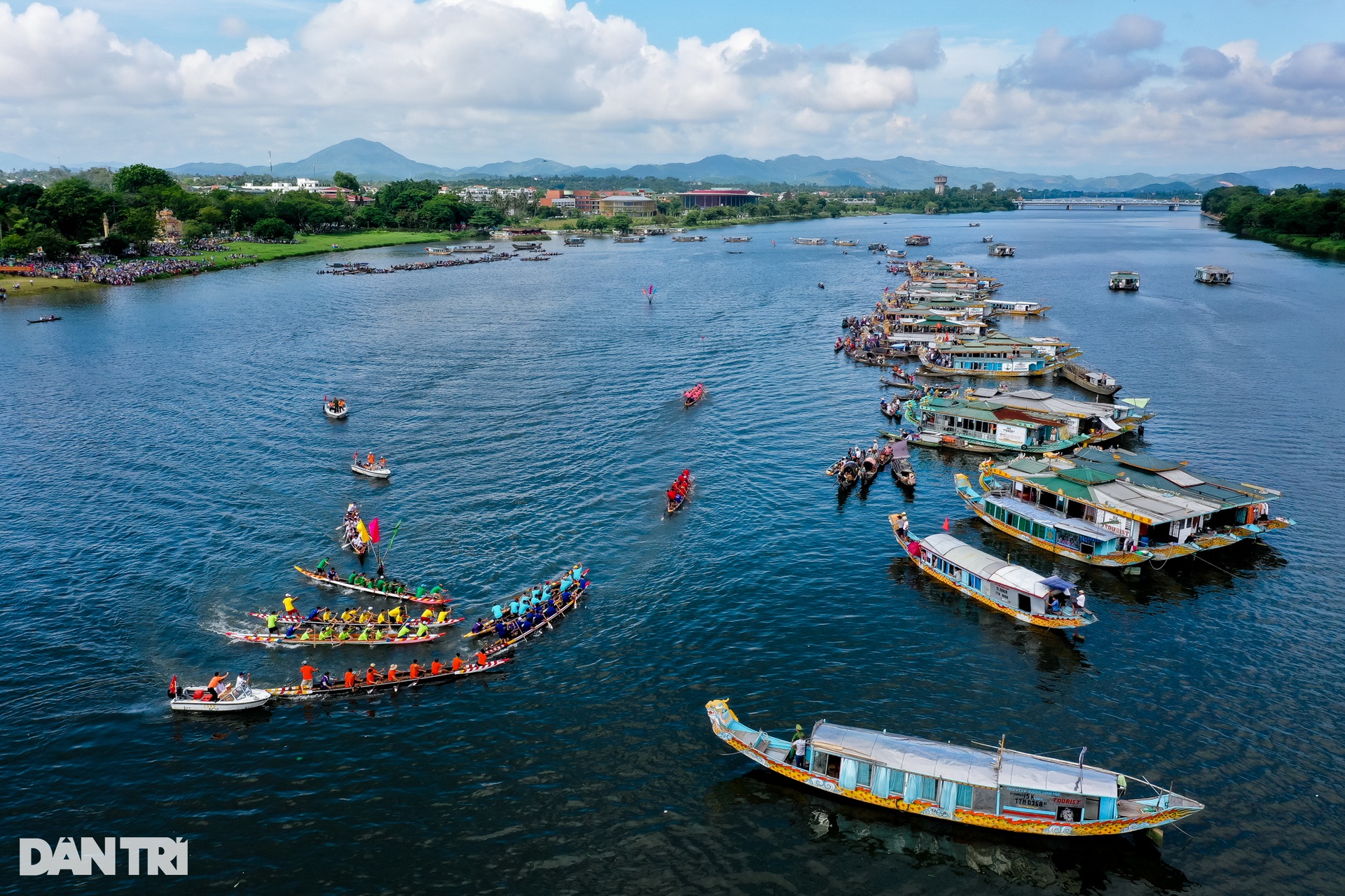 Nét thơ mộng trường tồn của dòng sông di sản chảy qua thành phố Huế - 10