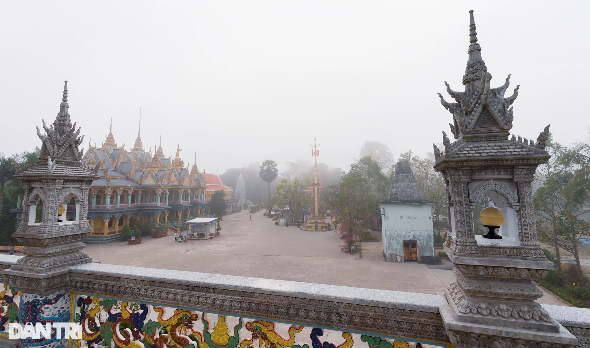 Sương mù phủ trắng ngôi chùa có tượng Phật nằm lớn nhất Việt Nam - 1