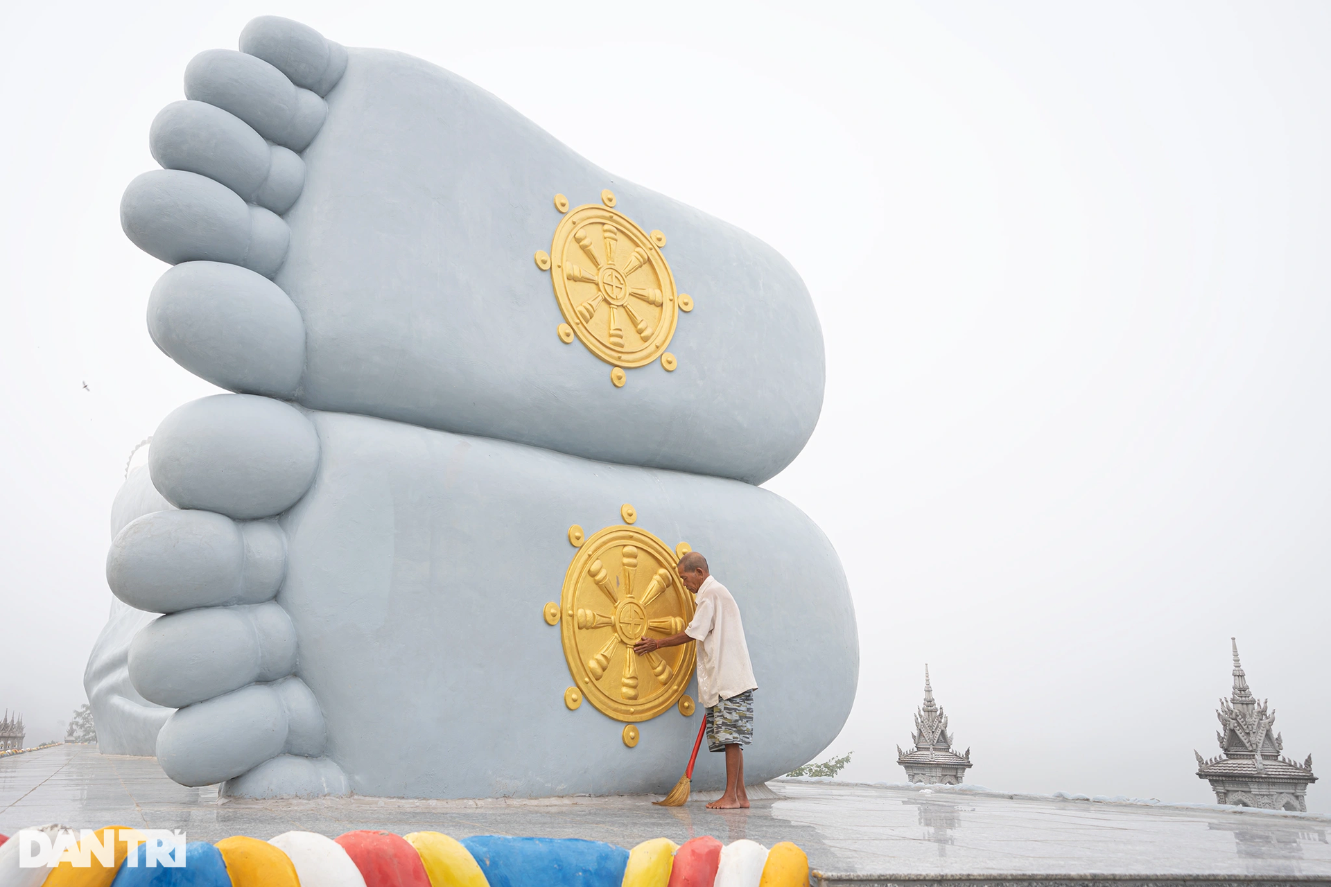 Sương mù phủ trắng ngôi chùa có tượng Phật nằm lớn nhất Việt Nam - 5
