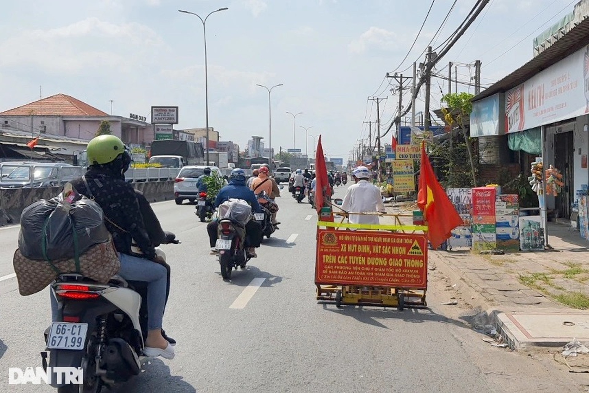 Ba người đàn ông hút đinh miễn phí giúp người dân an toàn những ngày Tết - 7