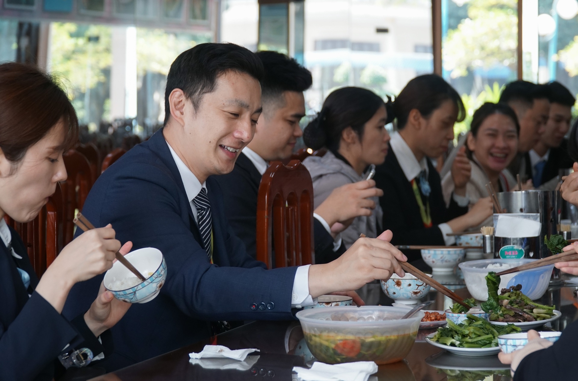 Cuộc sống của anh cảnh sát Nhật bỏ việc lương tiền tỷ đến Việt Nam sống - 13 Cuộc sống của anh cảnh sát Nhật bỏ việc lương tiền tỷ đến Việt Nam sống - 13