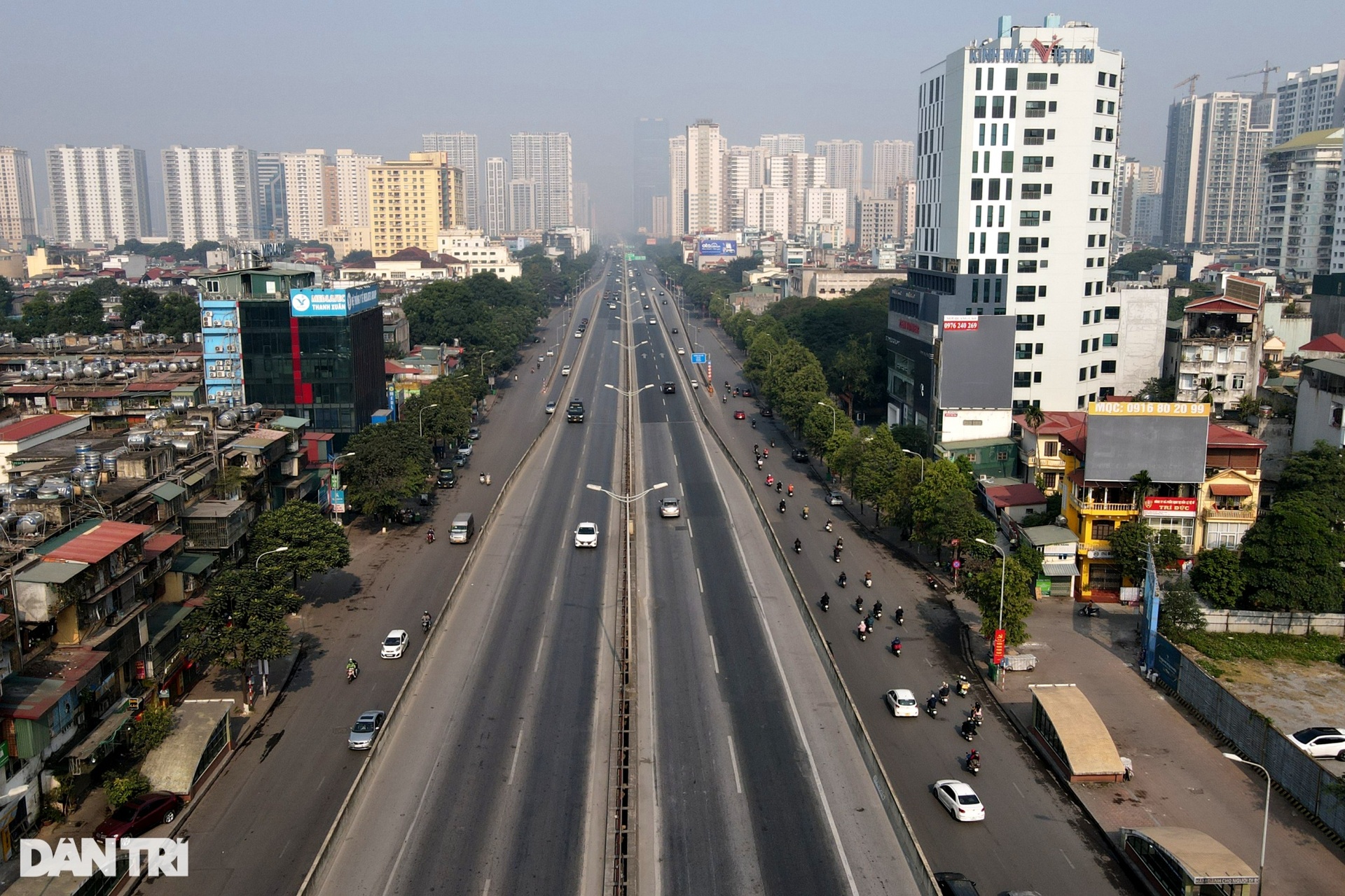 Đường phố Hà Nội vắng vẻ lạ thường ngày 30 Tết - 8