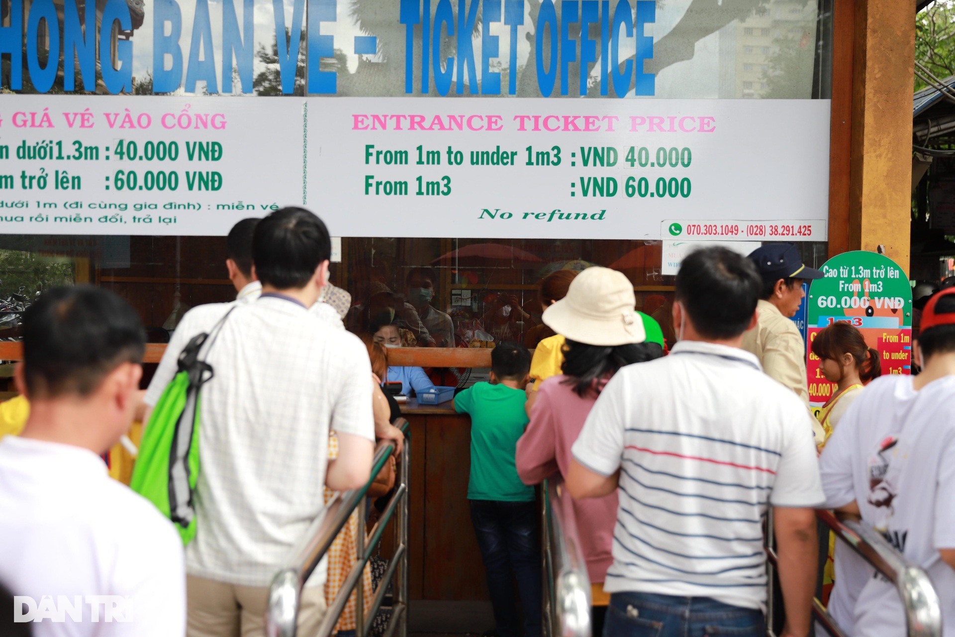 Biển người đổ về Thảo Cầm Viên trải bạt, mắc võng vui chơi mùng 2 Tết - 3 Biển người đổ về Thảo Cầm Viên trải bạt, mắc võng vui chơi mùng 2 Tết - 3