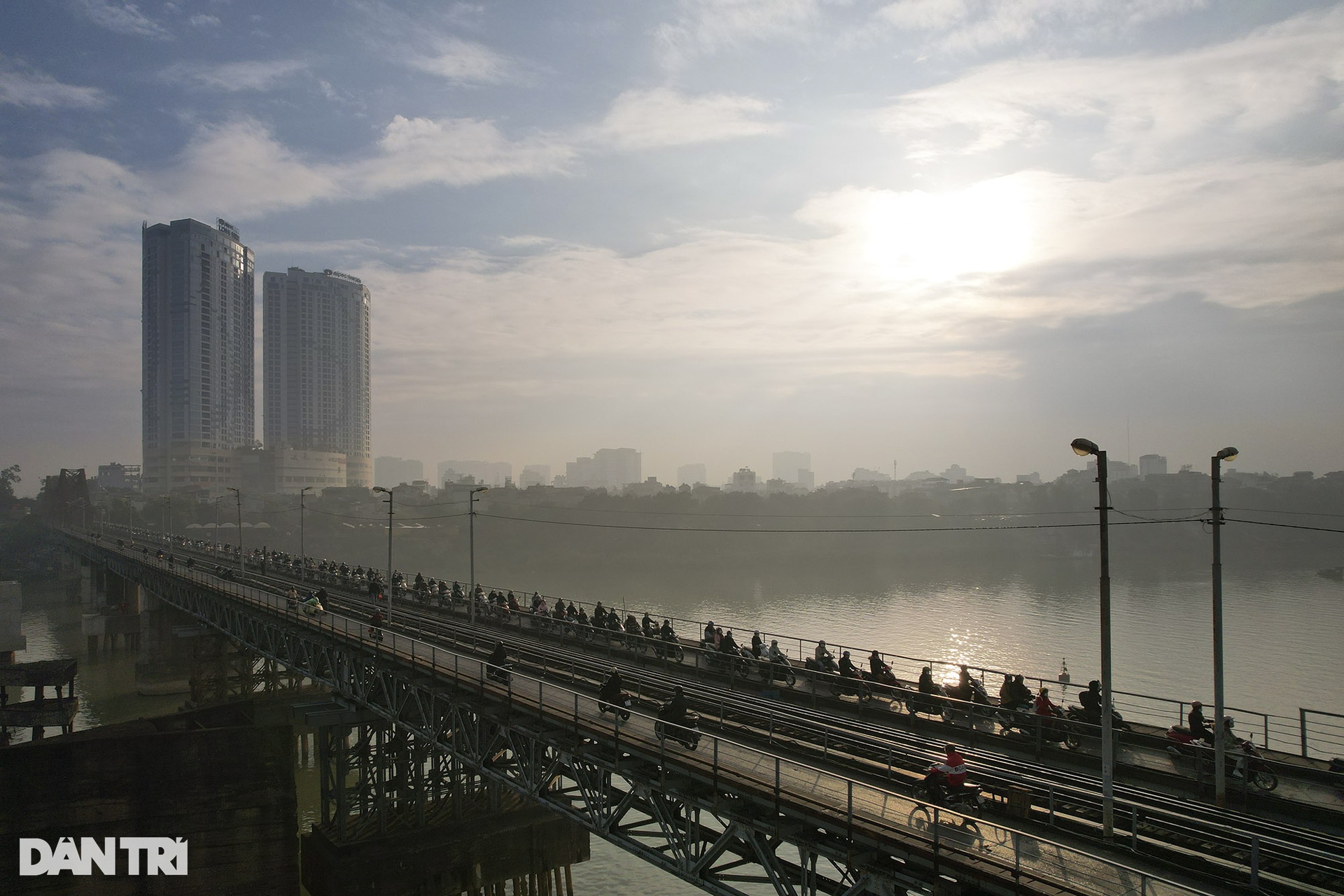 Bình minh rực rỡ trên sông Hồng - 9 Bình minh rực rỡ trên sông Hồng - 9