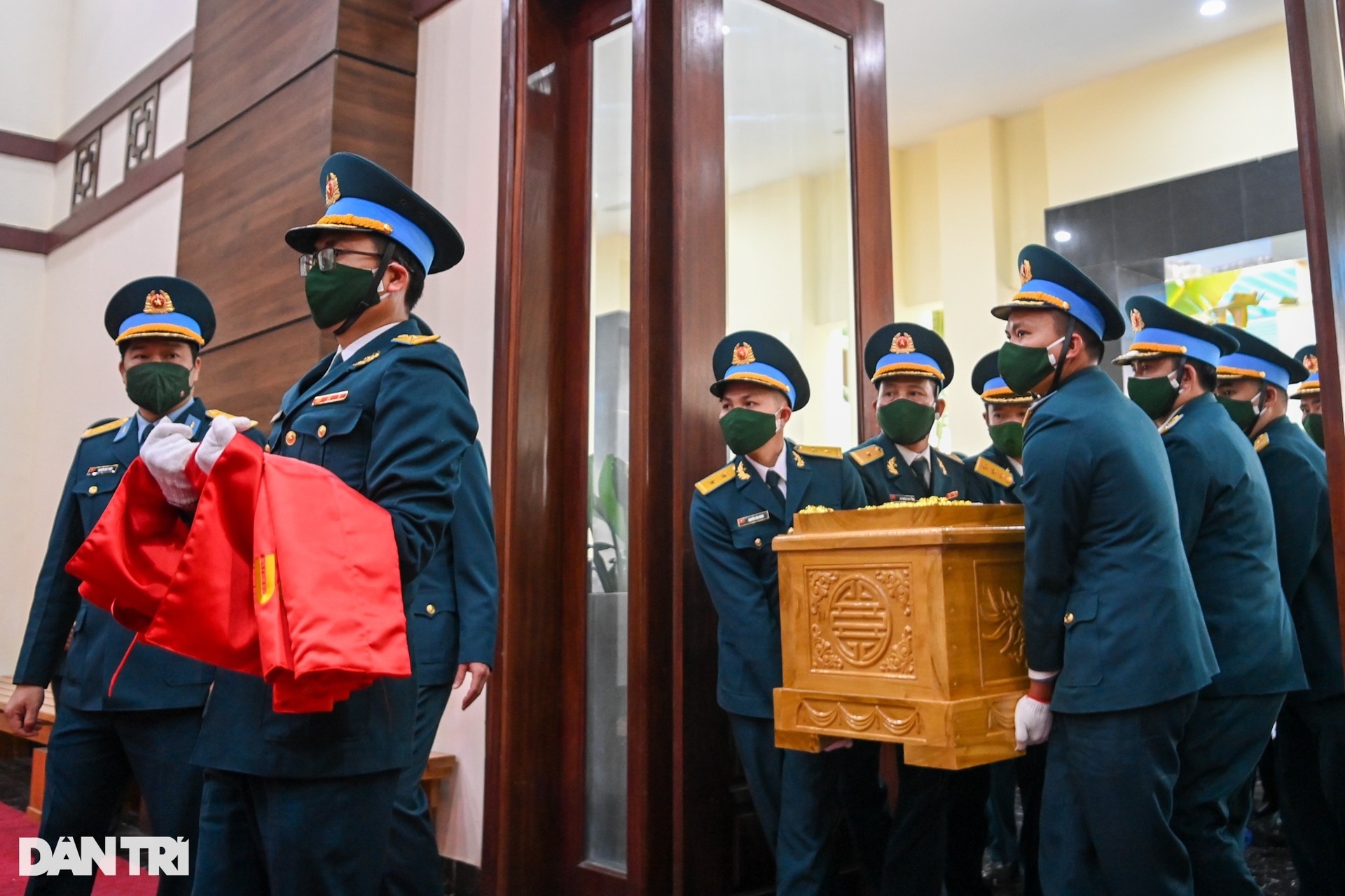 Đồng đội, gia đình đón phi công Su-22 hy sinh: Duy ơi, về nhà rồi - 7 Đồng đội, gia đình đón phi công Su-22 hy sinh: Duy ơi, về nhà rồi - 7