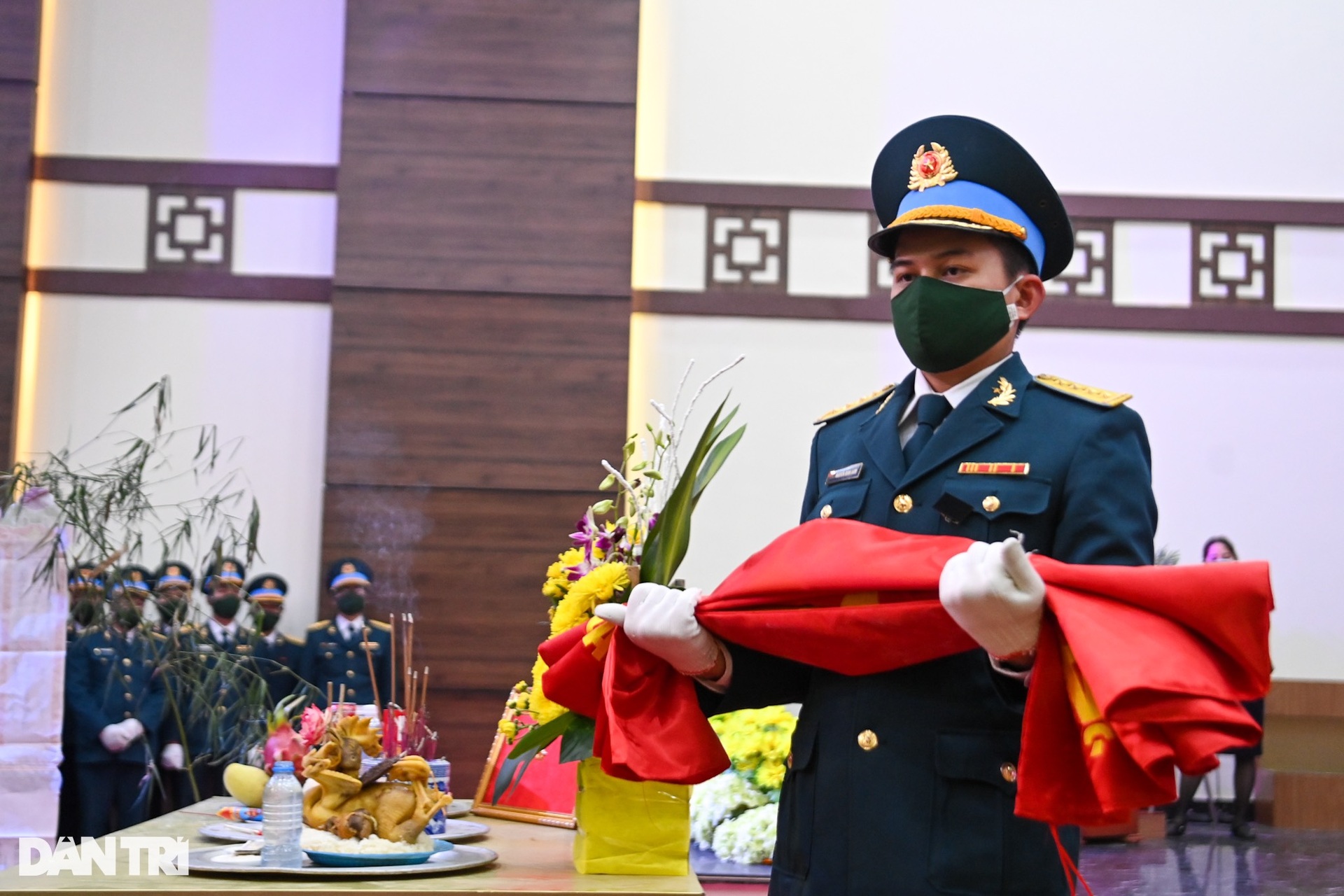 Đồng đội, gia đình đón phi công Su-22 hy sinh: Duy ơi, về nhà rồi - 10 Đồng đội, gia đình đón phi công Su-22 hy sinh: Duy ơi, về nhà rồi - 10