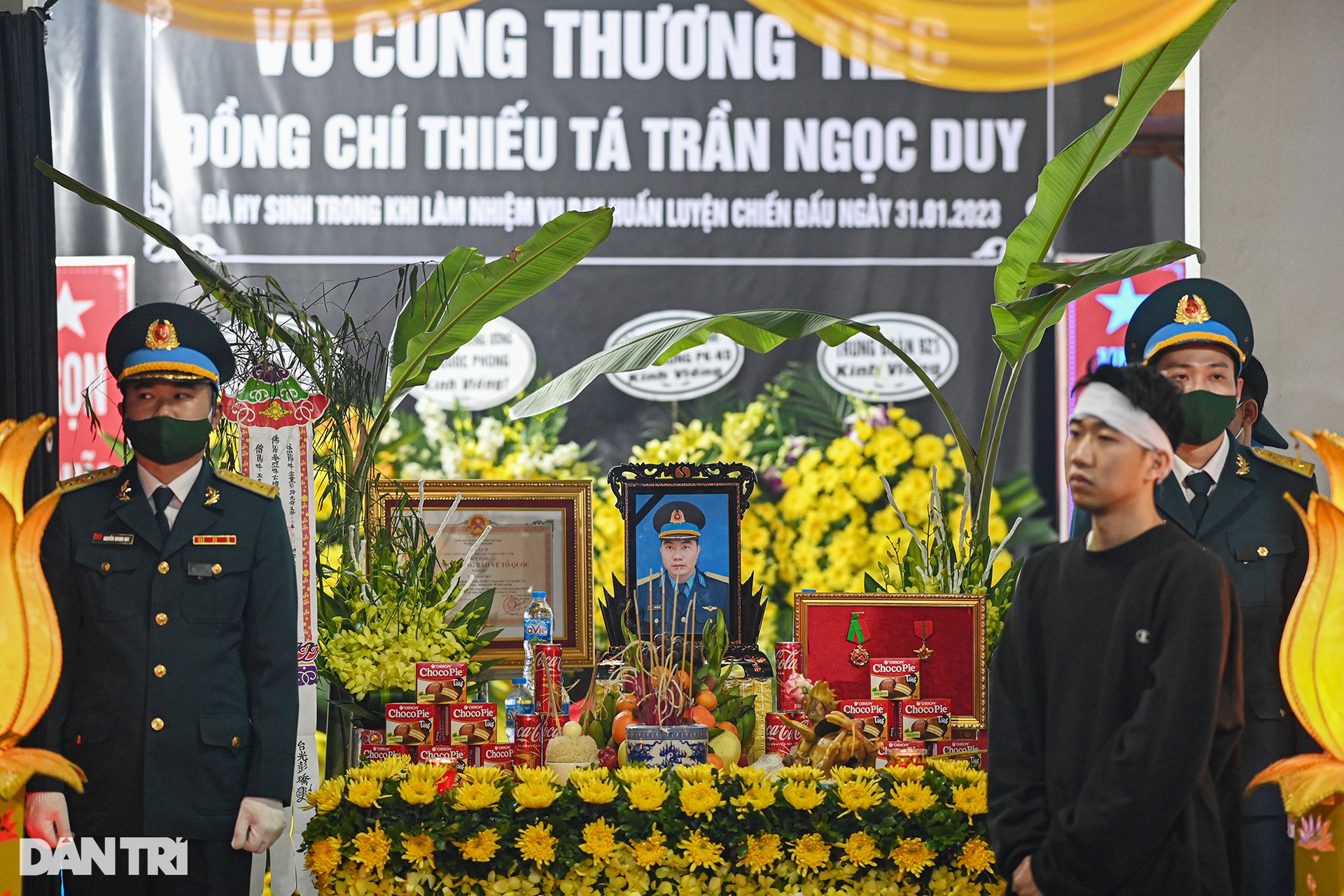 Xúc động tiễn biệt Thiếu tá, phi công Trần Ngọc Duy về đất mẹ - 1 Xúc động tiễn biệt Thiếu tá, phi công Trần Ngọc Duy về đất mẹ - 1