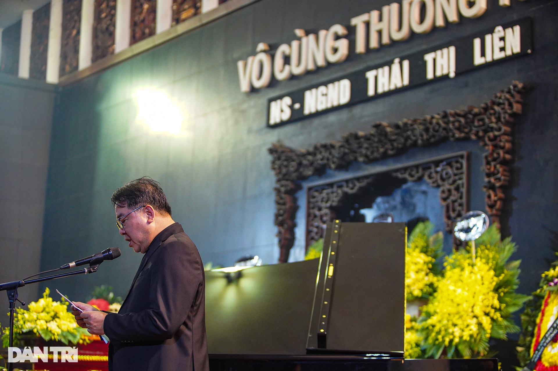 NS Đặng Thái Sơn chơi Hành khúc tang lễ tiễn biệt mẹ - NGND Thái Thị Liên - 13 NS Đặng Thái Sơn chơi Hành khúc tang lễ tiễn biệt mẹ - NGND Thái Thị Liên - 13