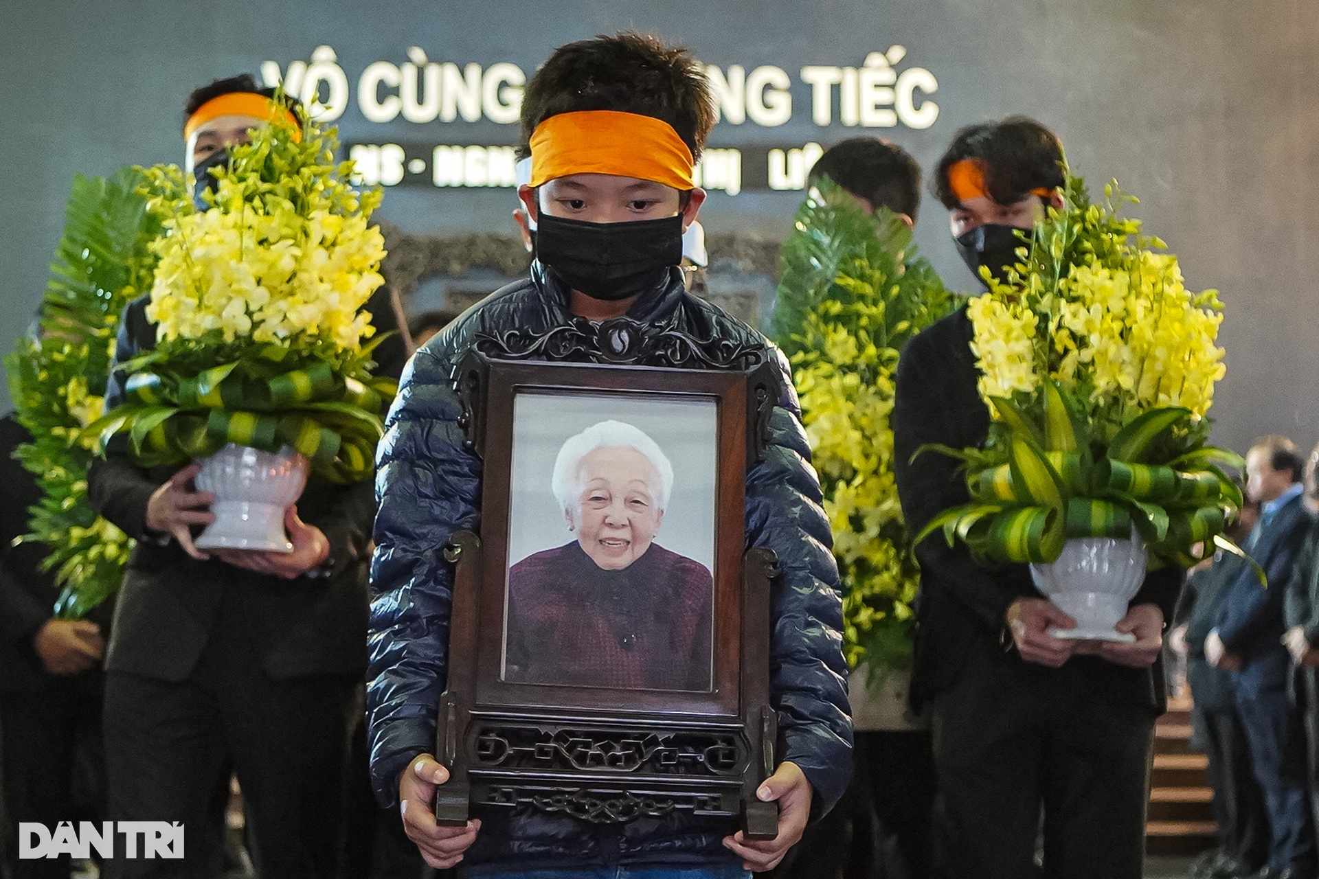 NS Đặng Thái Sơn chơi Hành khúc tang lễ tiễn biệt mẹ - NGND Thái Thị Liên - 18 NS Đặng Thái Sơn chơi Hành khúc tang lễ tiễn biệt mẹ - NGND Thái Thị Liên - 18