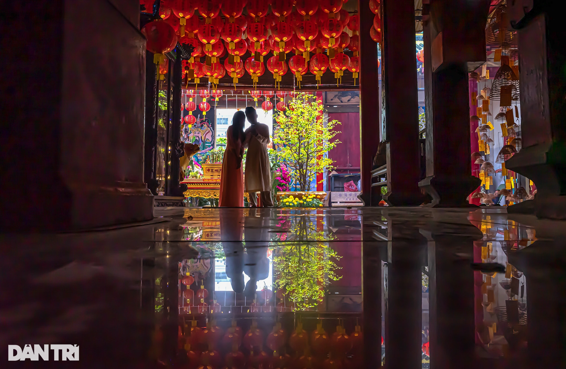Hundreds of colorful lanterns inside the famous Soc Trang pagoda - 10