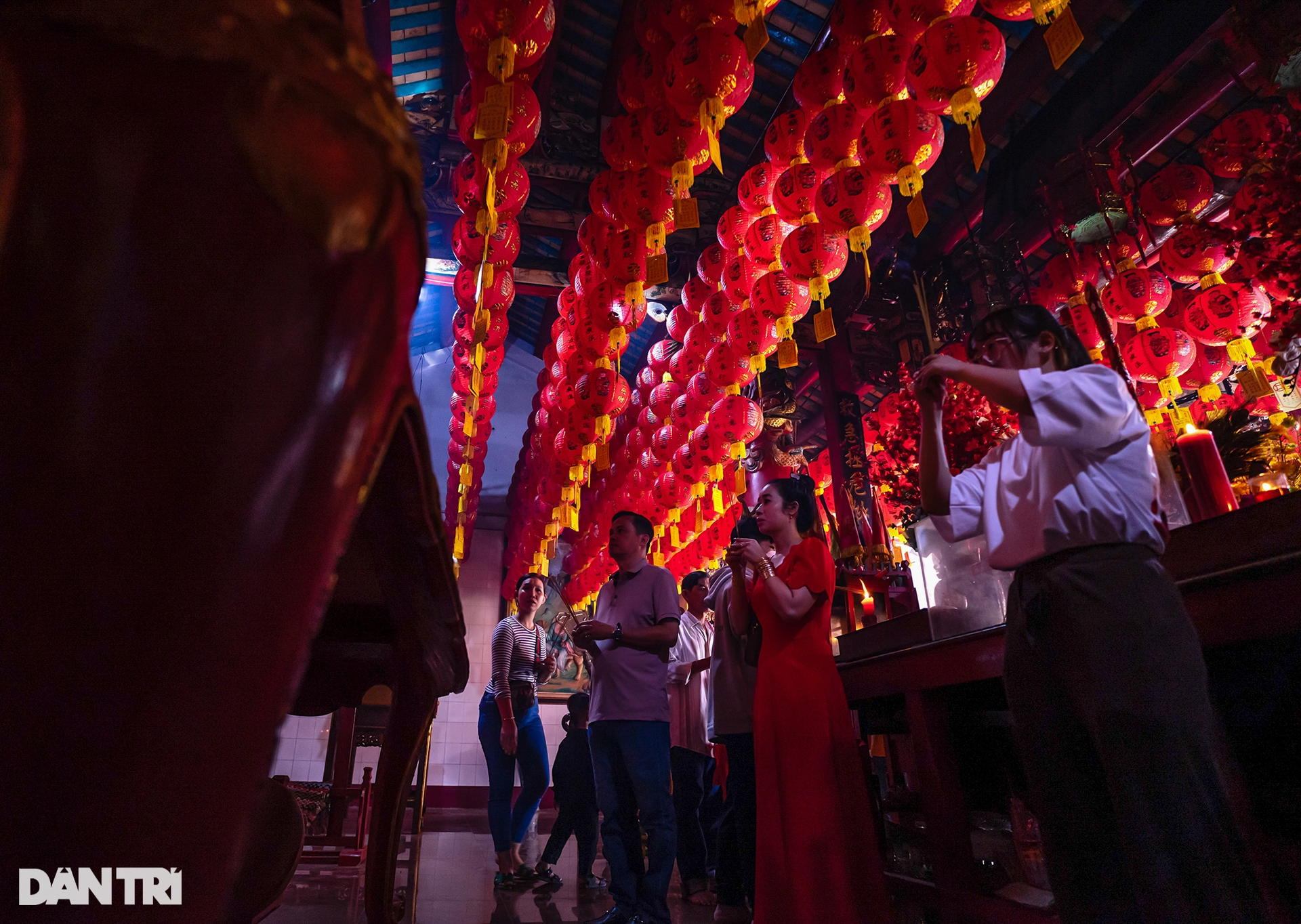 Hundreds of colorful lanterns inside the famous Soc Trang temple - 6