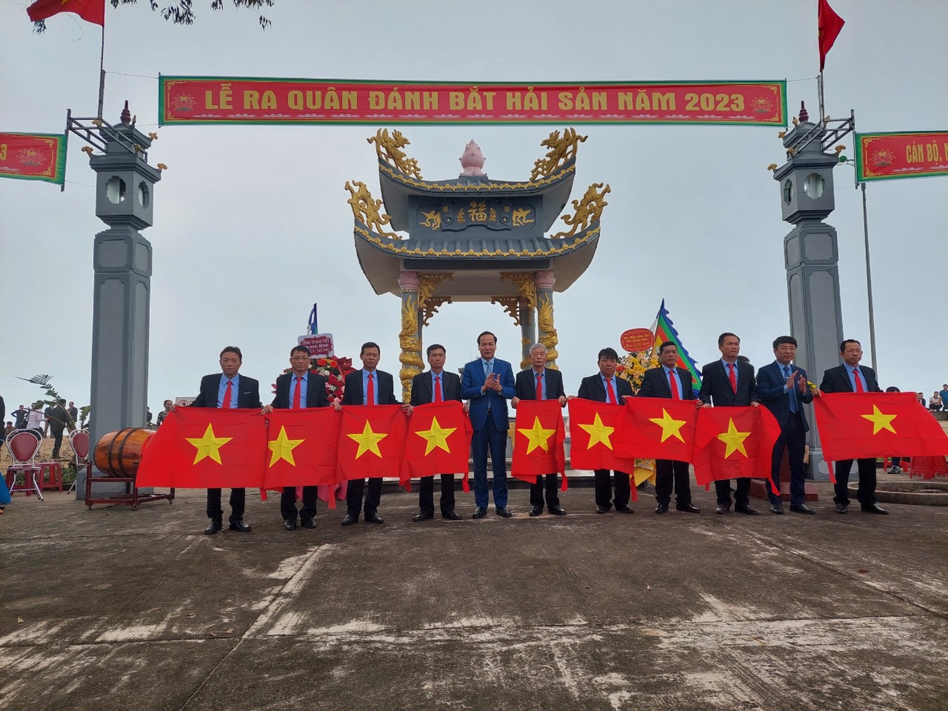 Trải nghiệm lễ hội cầu ngư đầy màu sắc tại làng biển có lịch sử gần 400 năm - 10 Trải nghiệm lễ hội cầu ngư đầy màu sắc tại làng biển có lịch sử gần 400 năm - 10