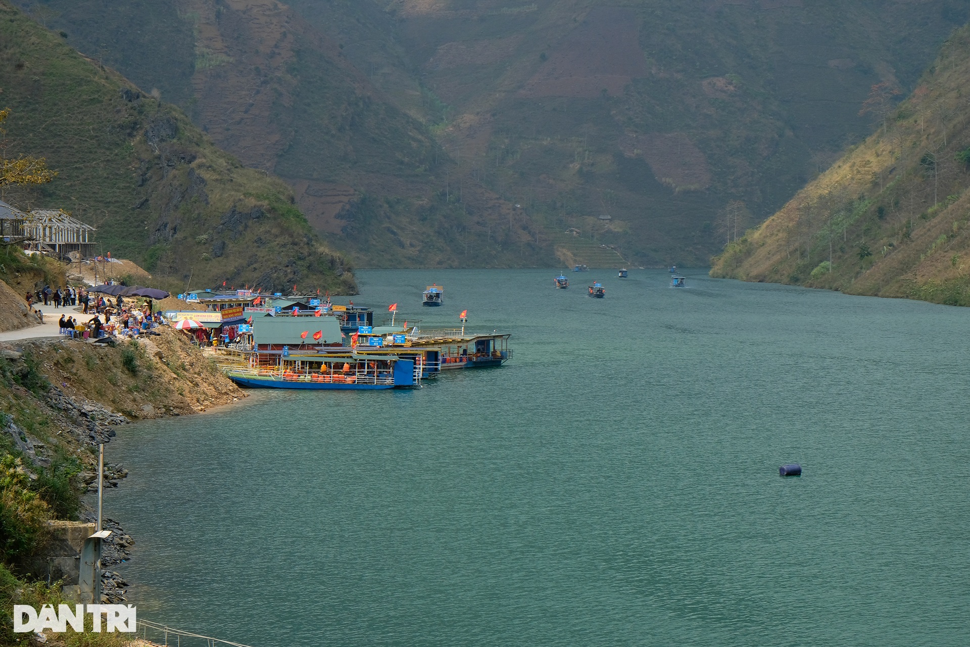 Busy tourists sailing across the deepest gorge in Southeast Asia in Ha Giang - 4