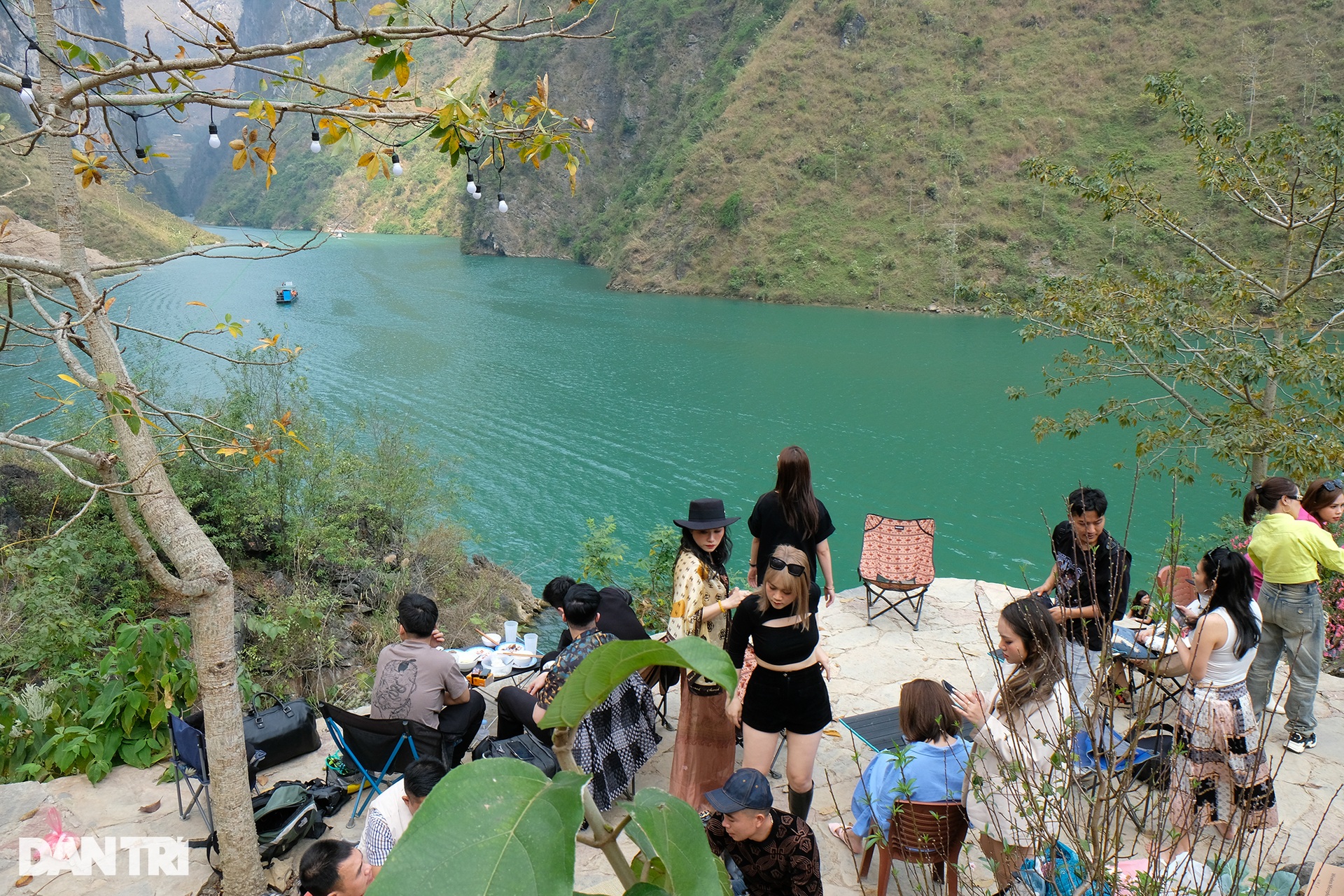 Busy tourists sailing across the deepest gorge in Southeast Asia in Ha Giang - 7