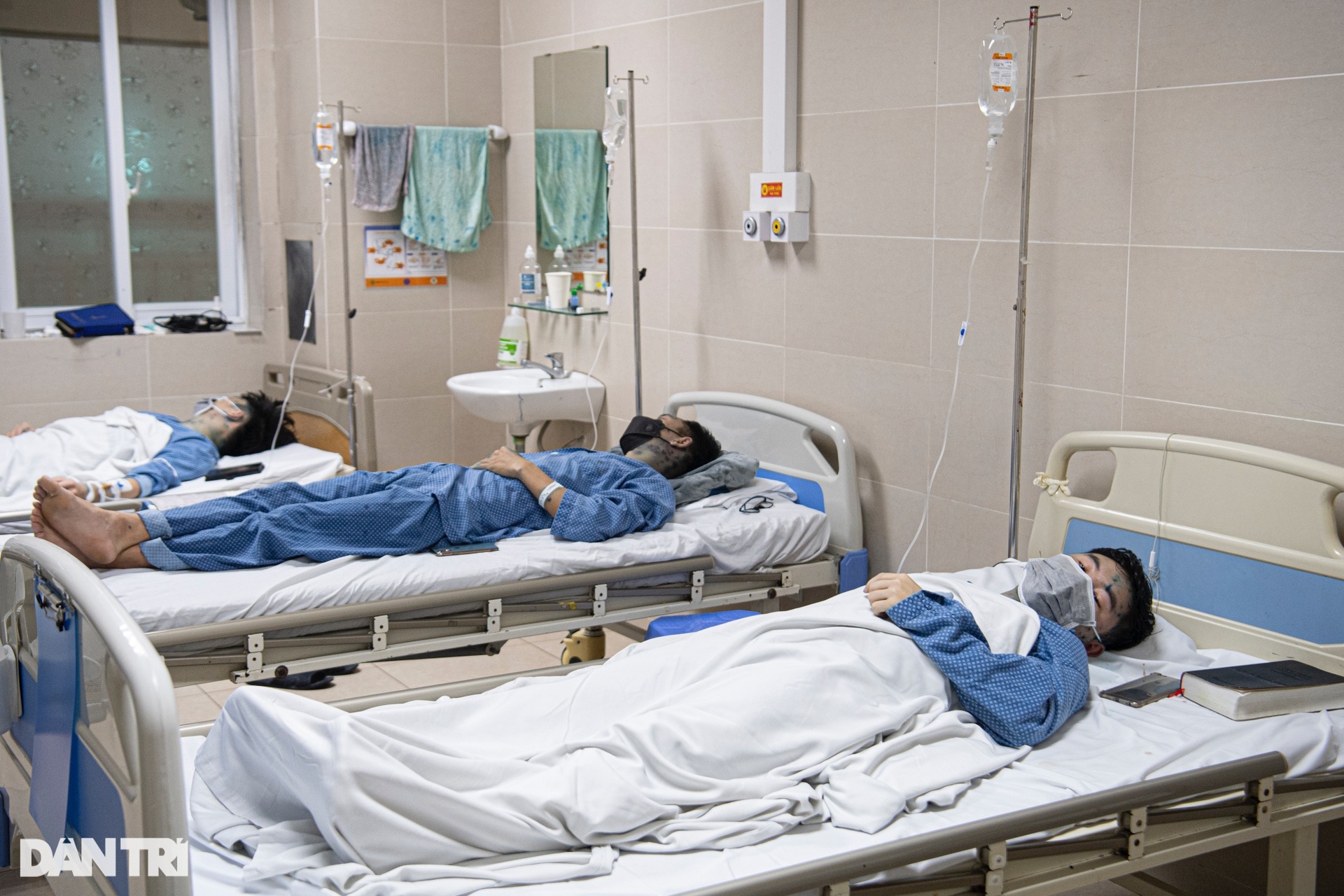 Hà Nội: Nhiều người nổi mụn nước chi chít phải nhập viện vì dịch bất thường - 10 Hà Nội: Nhiều người nổi mụn nước chi chít phải nhập viện vì dịch bất thường - 10