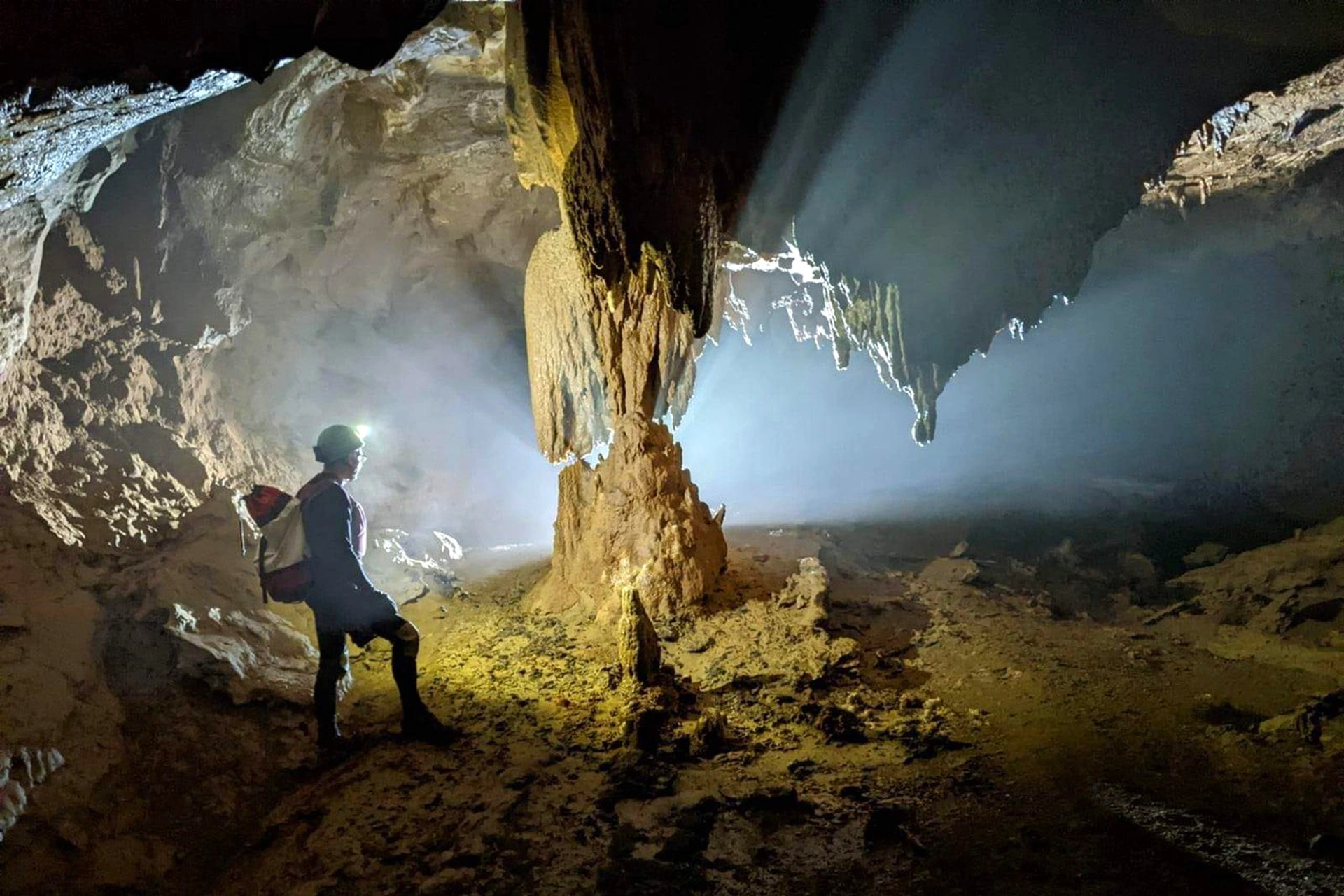 Phát hiện hệ thống hang động nguyên sơ, dài hơn 3,3km tại Quảng Bình - 6