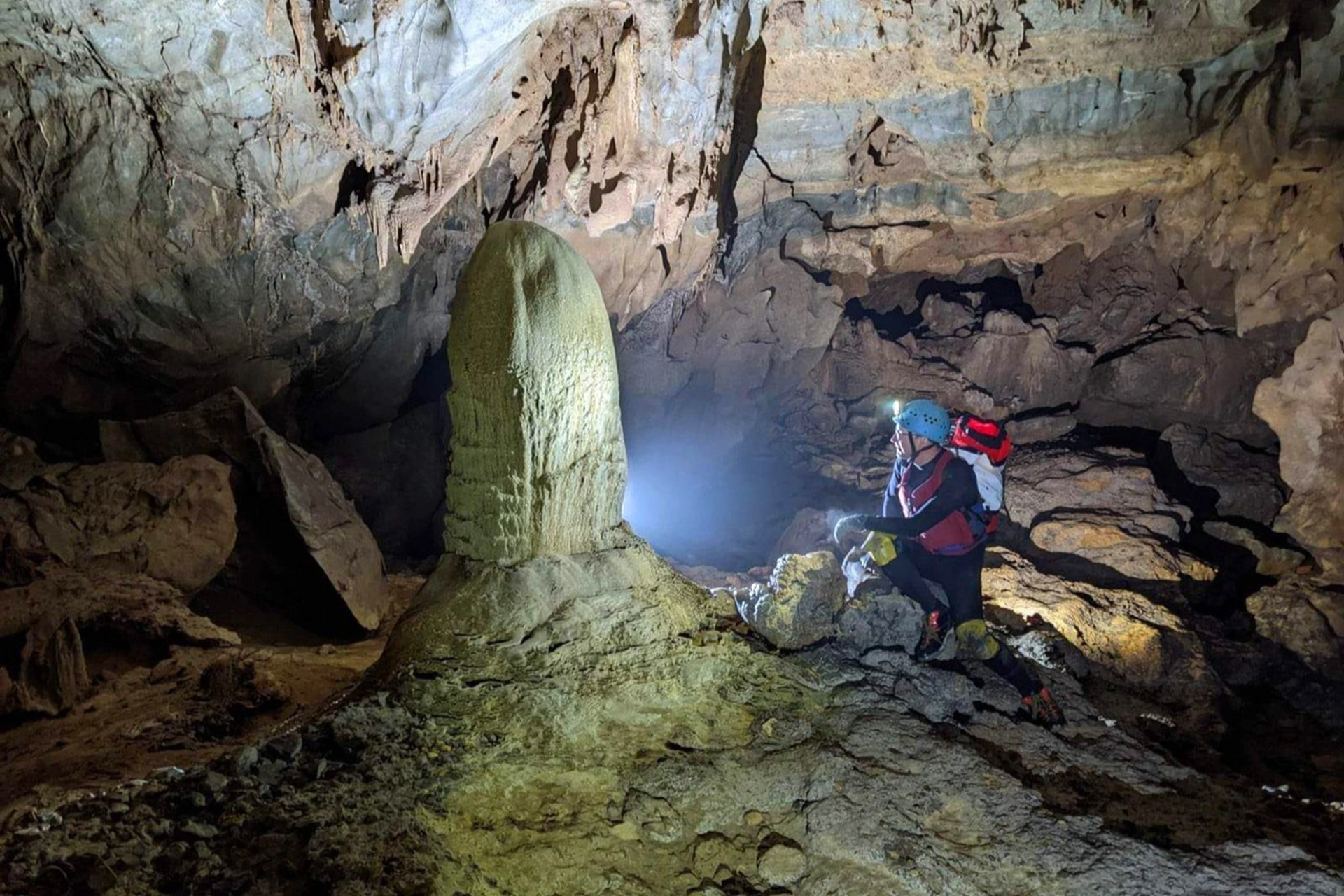 Phát hiện hệ thống hang động nguyên sơ, dài hơn 3,3km tại Quảng Bình - 2
