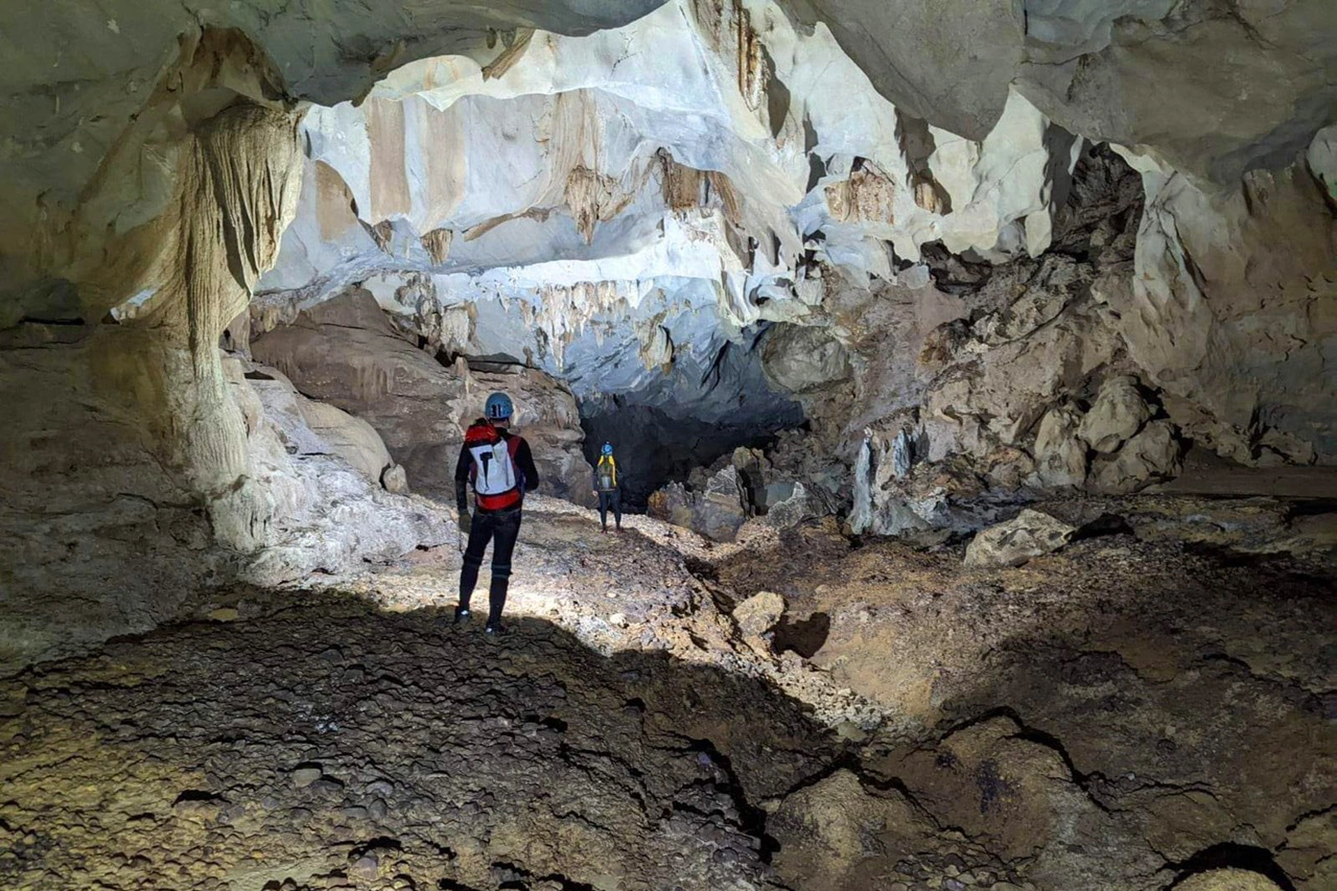 Phát hiện hệ thống hang động nguyên sơ, dài hơn 3,3km tại Quảng Bình - 9