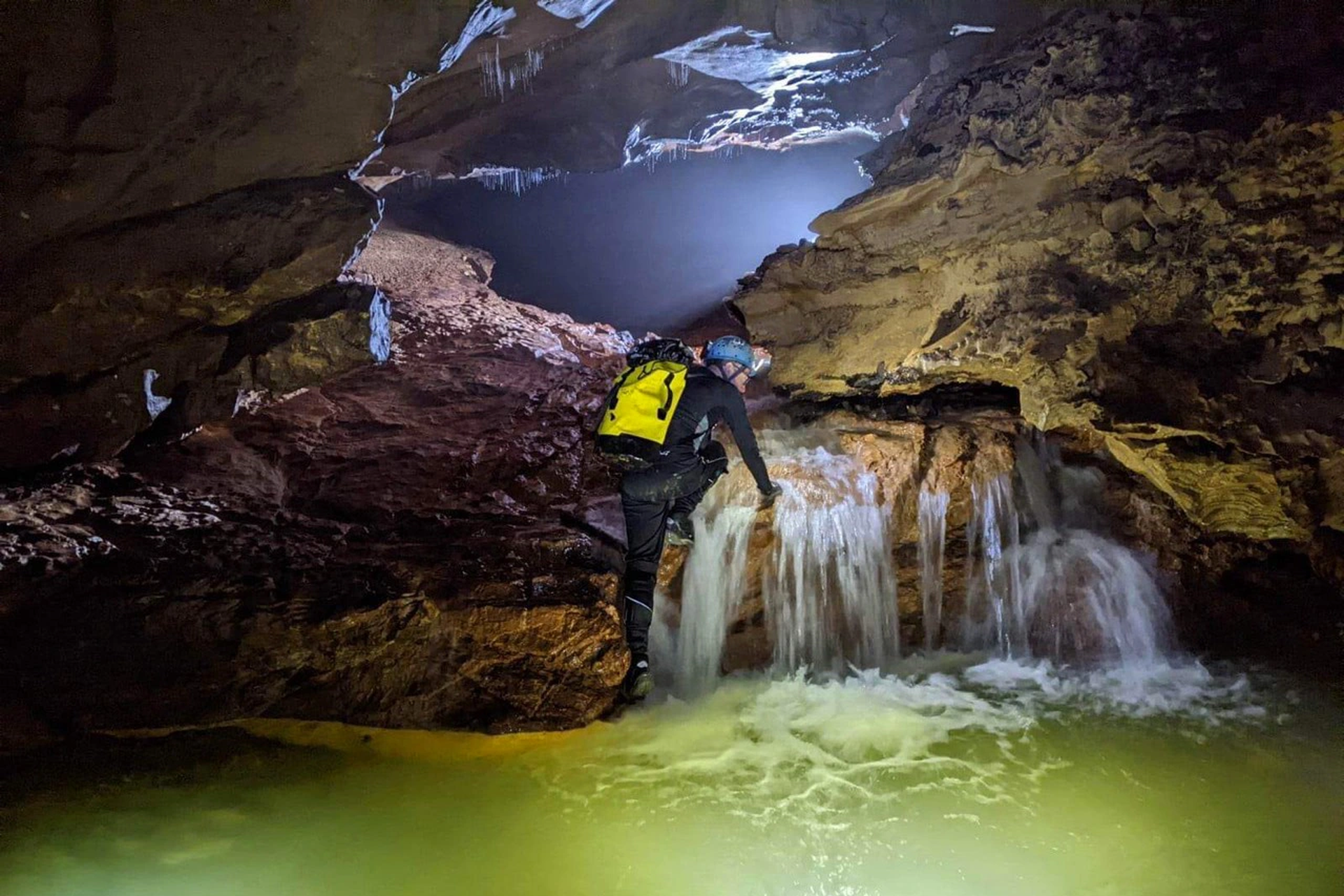 Phát hiện hệ thống hang động nguyên sơ, dài hơn 3,3km tại Quảng Bình - 5