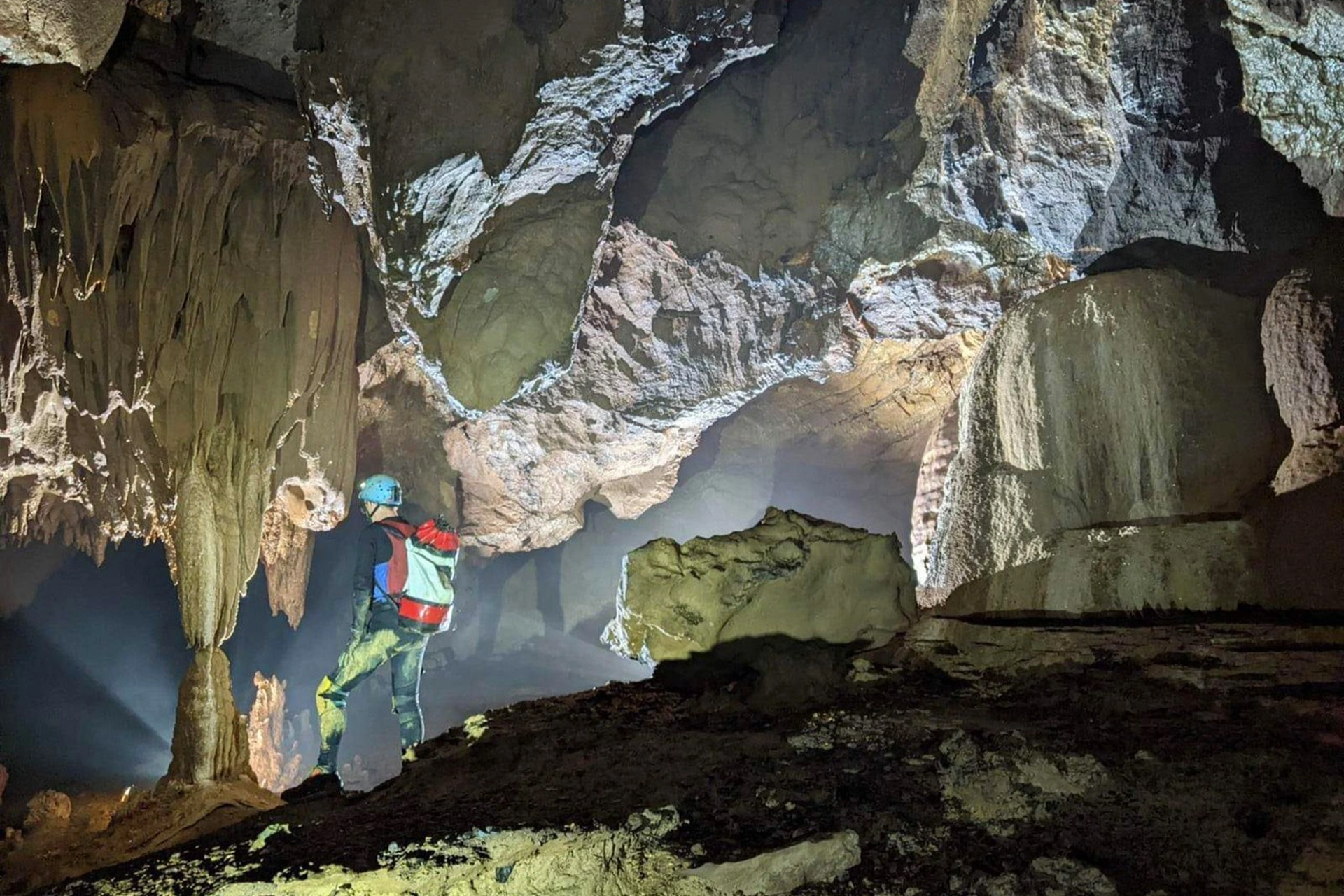 Phát hiện hệ thống hang động nguyên sơ, dài hơn 3,3km tại Quảng Bình - 8