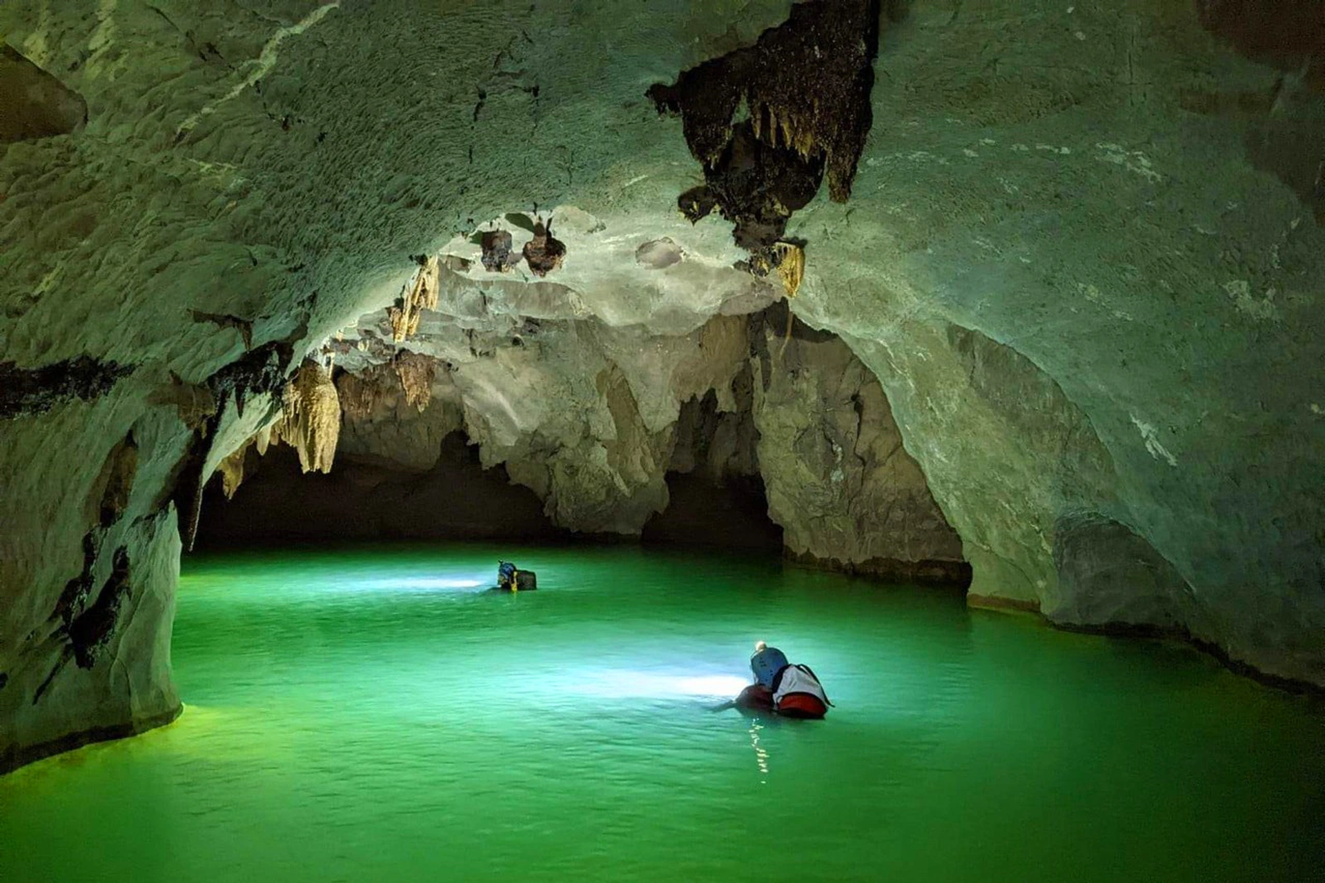 Phát hiện hệ thống hang động nguyên sơ, dài hơn 3,3km tại Quảng Bình - 4