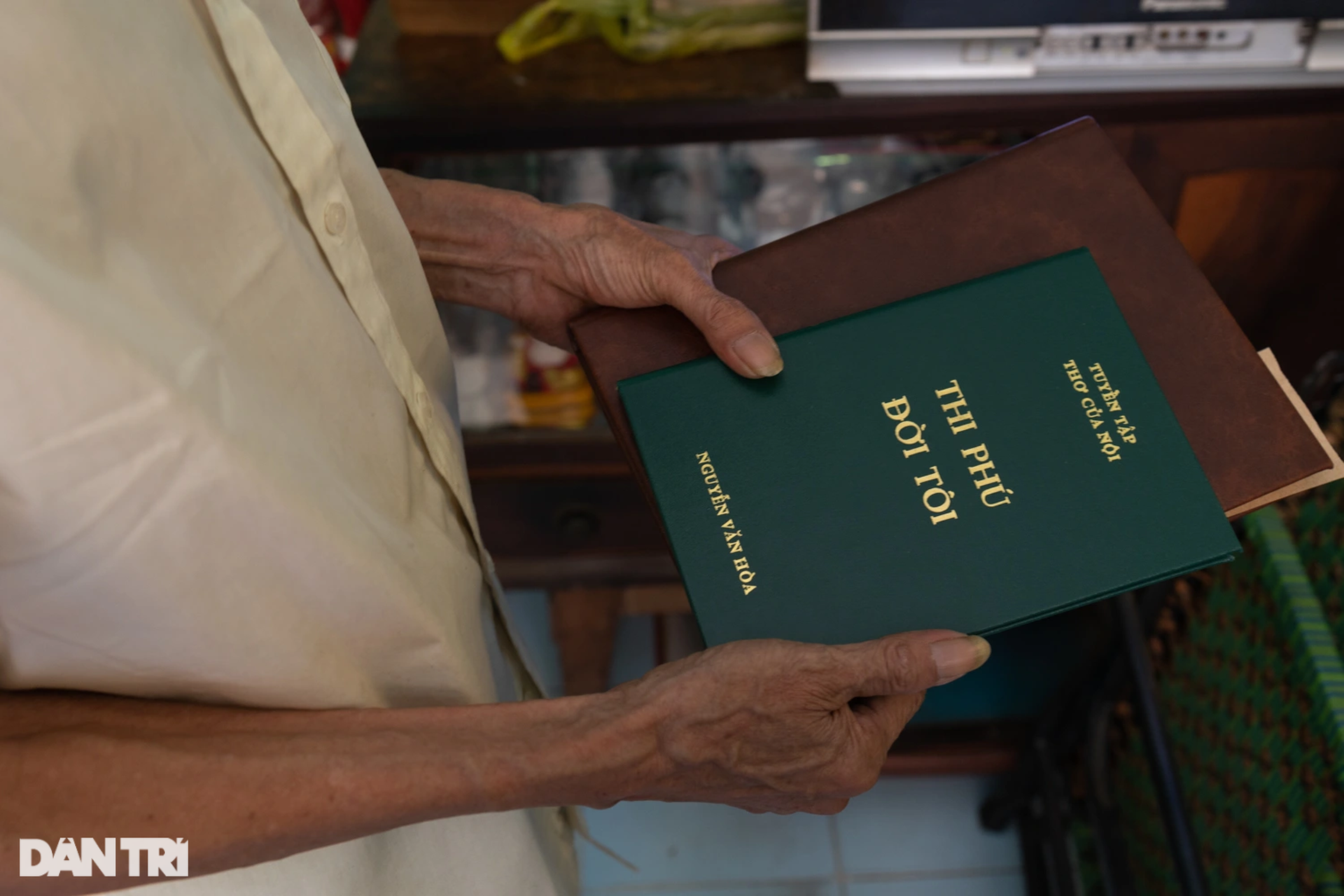 HIện trạng các cuốn sách trước và sau khi được ông Rạng tân trang.