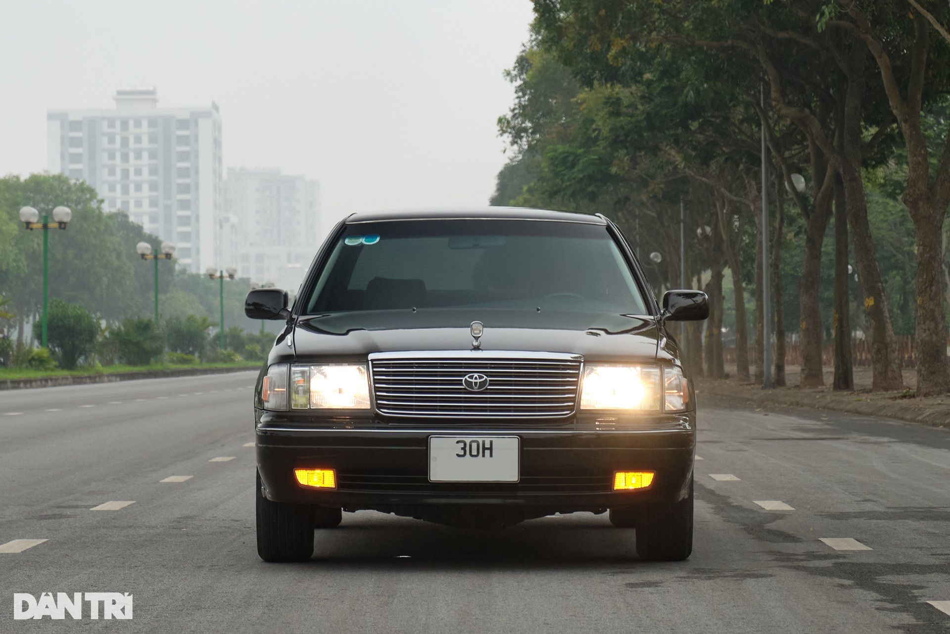 Cận cảnh Toyota Crown 1998: Được trả giá 1,6 tỷ đồng nhưng chủ xe chưa bán - 2