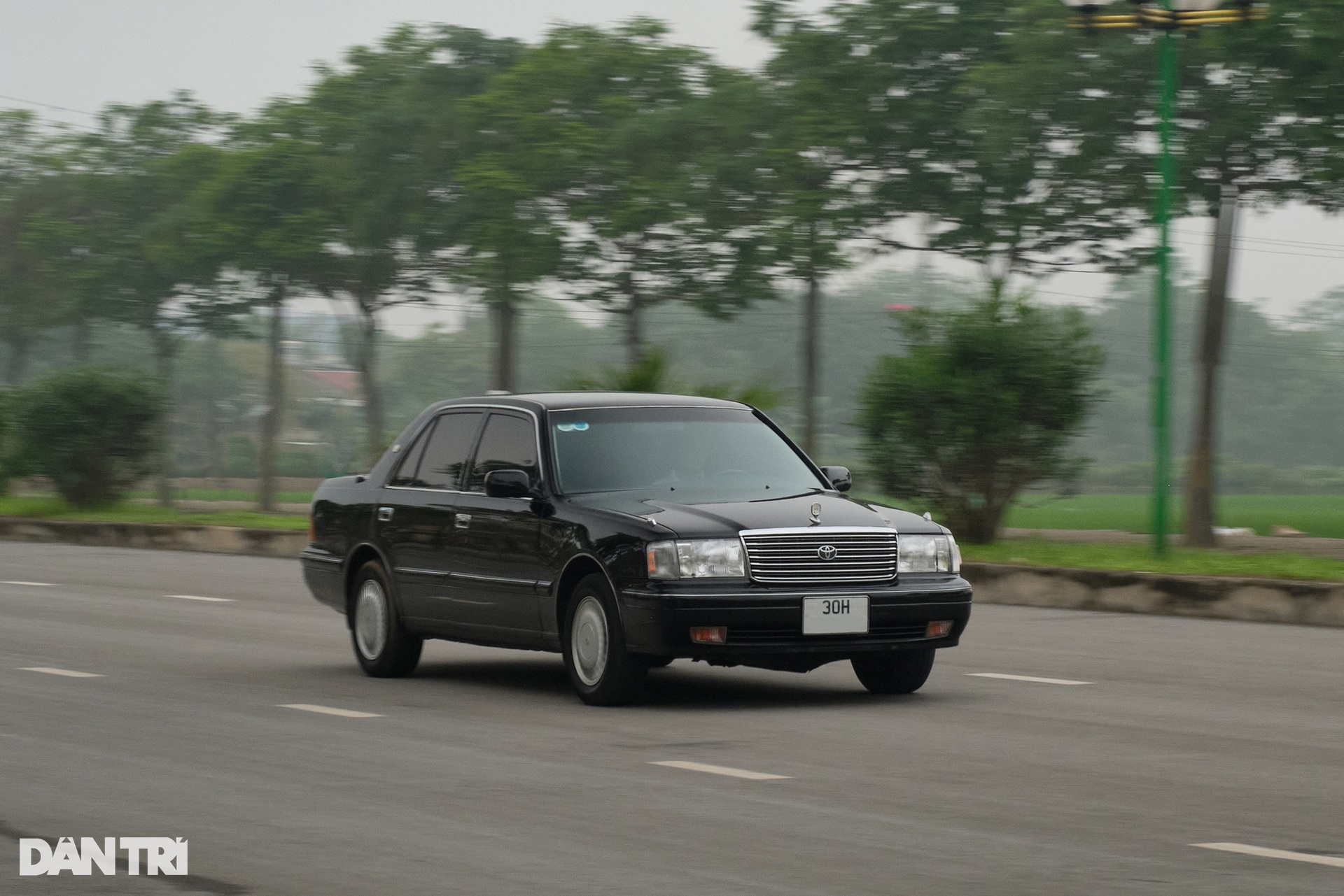 Cận cảnh Toyota Crown 1998: Được trả giá 1,6 tỷ đồng nhưng chủ xe chưa bán - 27