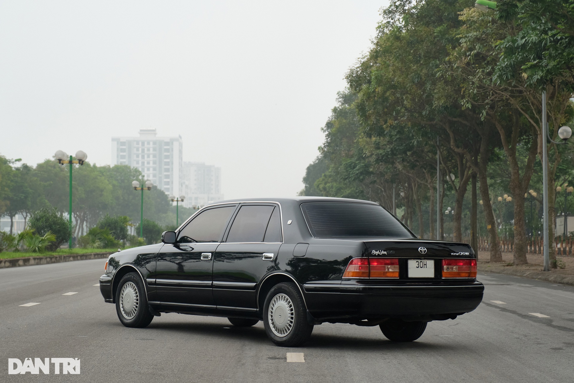 Cận cảnh Toyota Crown 1998: Được trả giá 1,6 tỷ đồng nhưng chủ xe chưa bán - 8