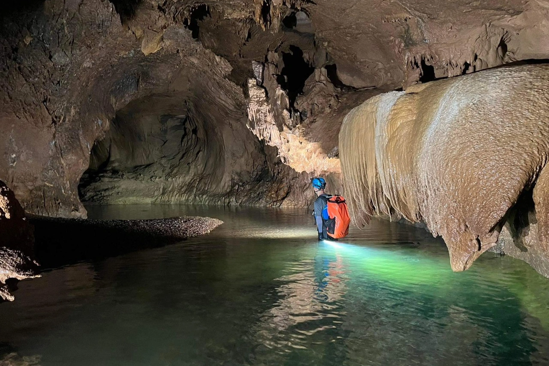 Mê mẩn với vẻ đẹp của 22 hang động mới được phát hiện tại Quảng Bình - 6