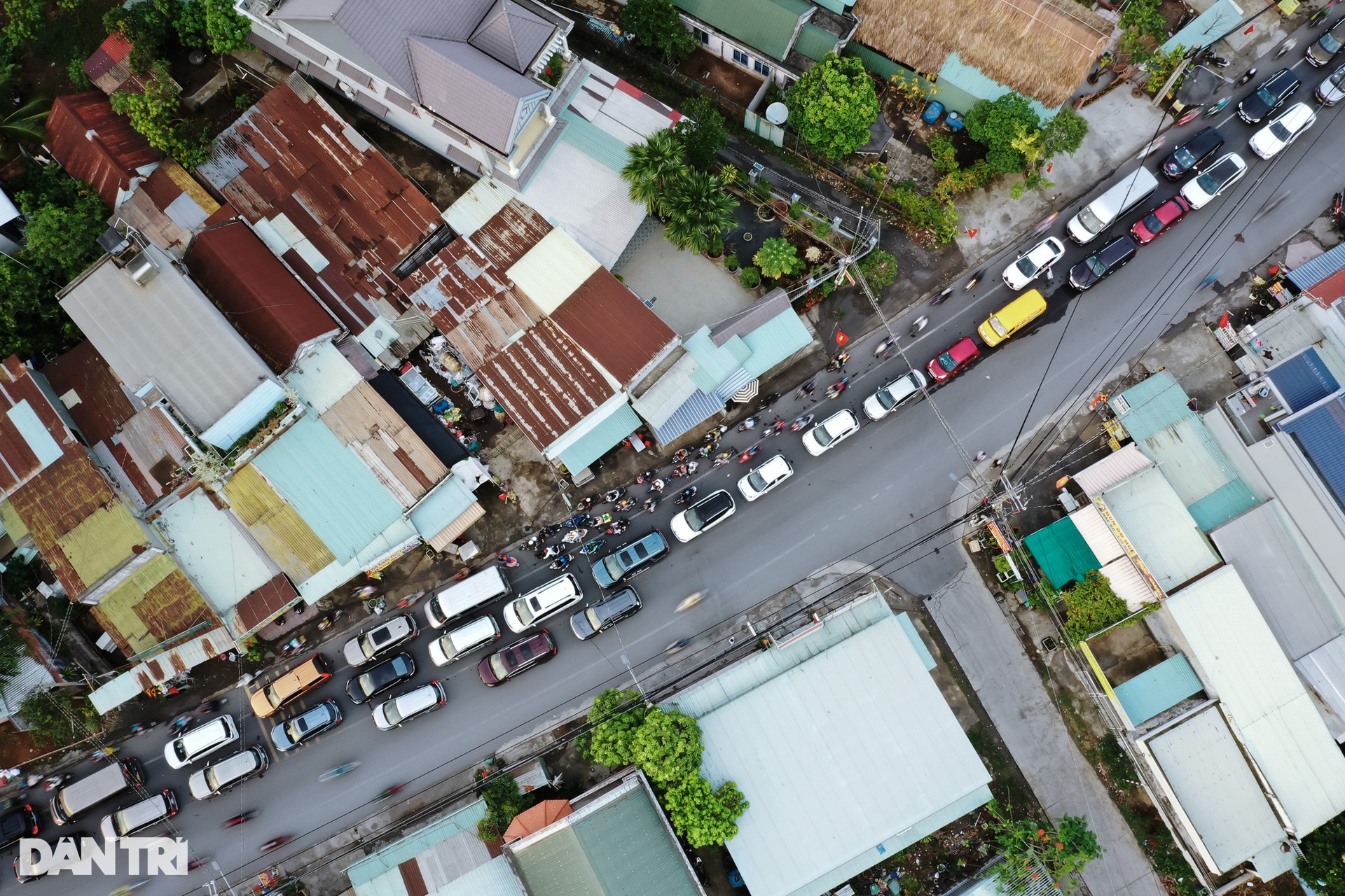 Người lớn, trẻ em vạ vật trong đêm trở lại TPHCM sau kỳ nghỉ lễ - 2