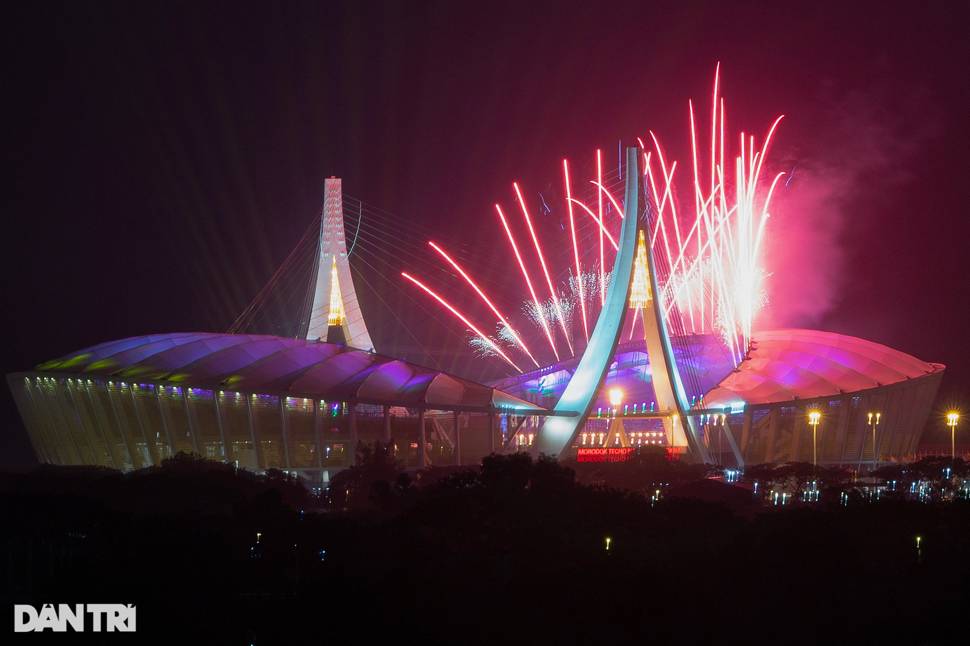 Mãn nhãn màn pháo hoa lộng lẫy khai mạc SEA Games 32 - 4