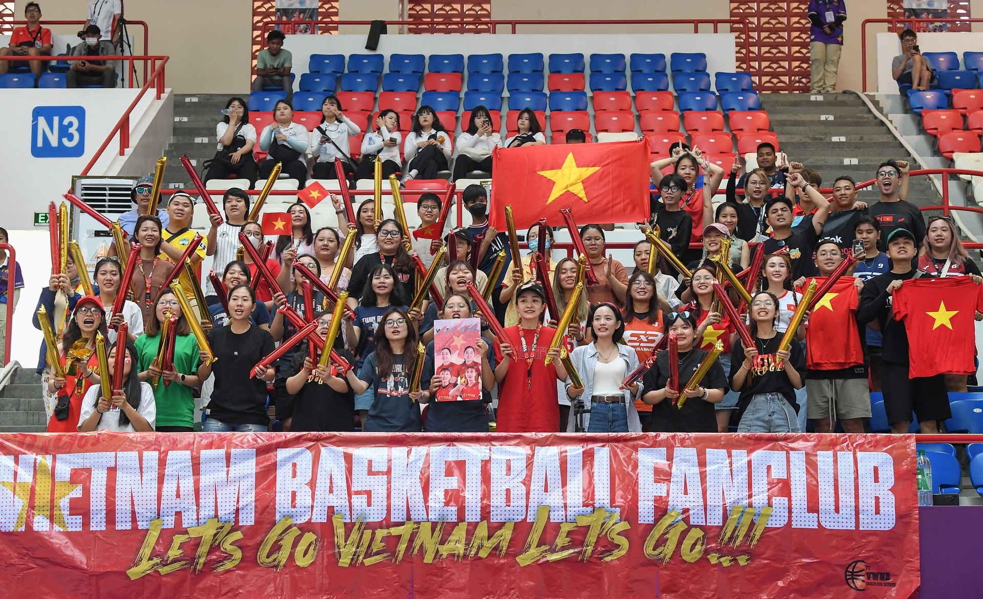 Giọt nước mắt sau tấm HCV lịch sử của tuyển bóng rổ nữ Việt Nam - 2