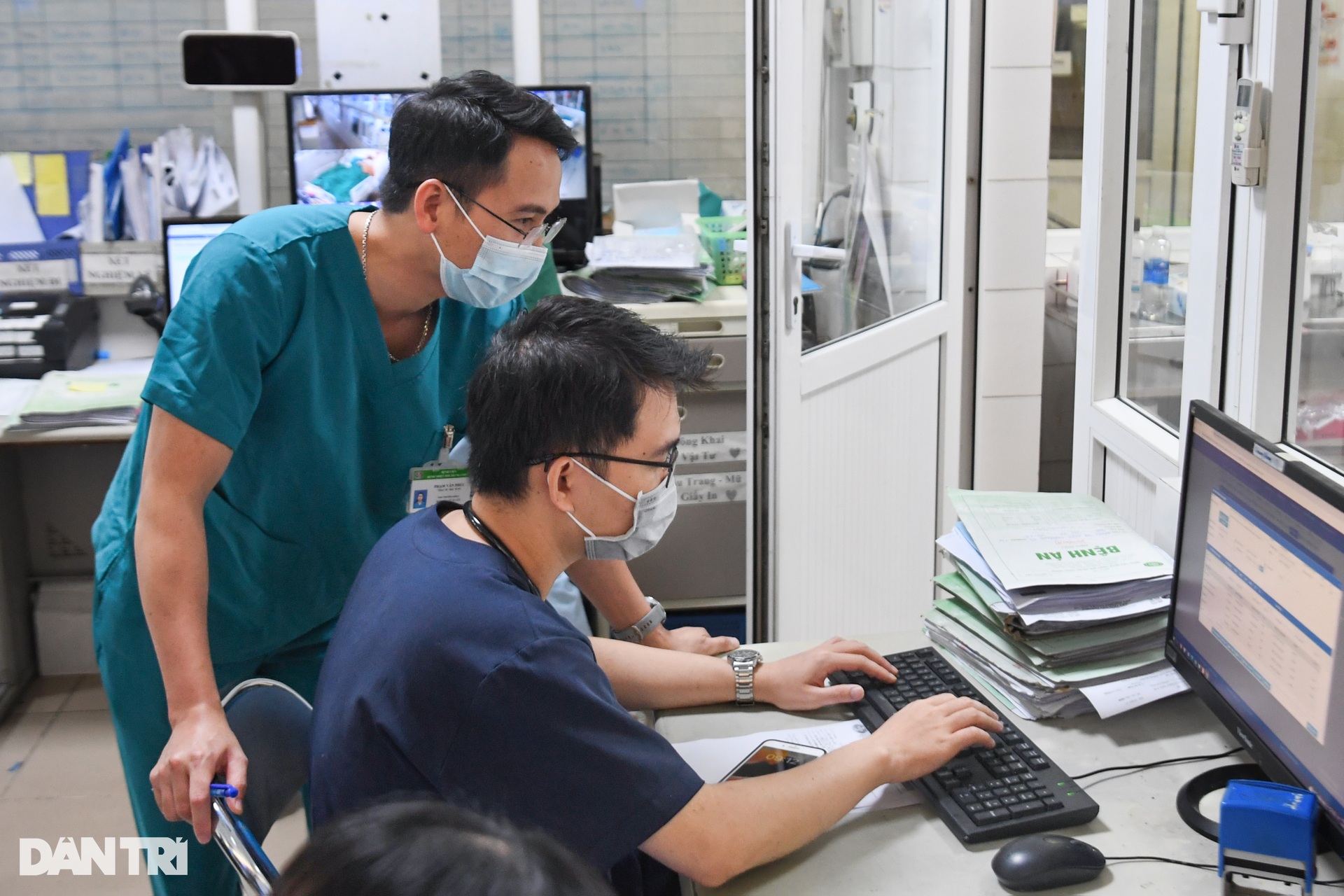 30 phút nghẹt thở giành giật sự sống cho bệnh nhân tim ngừng đập - 5 30 phút nghẹt thở giành giật sự sống cho bệnh nhân tim ngừng đập - 5