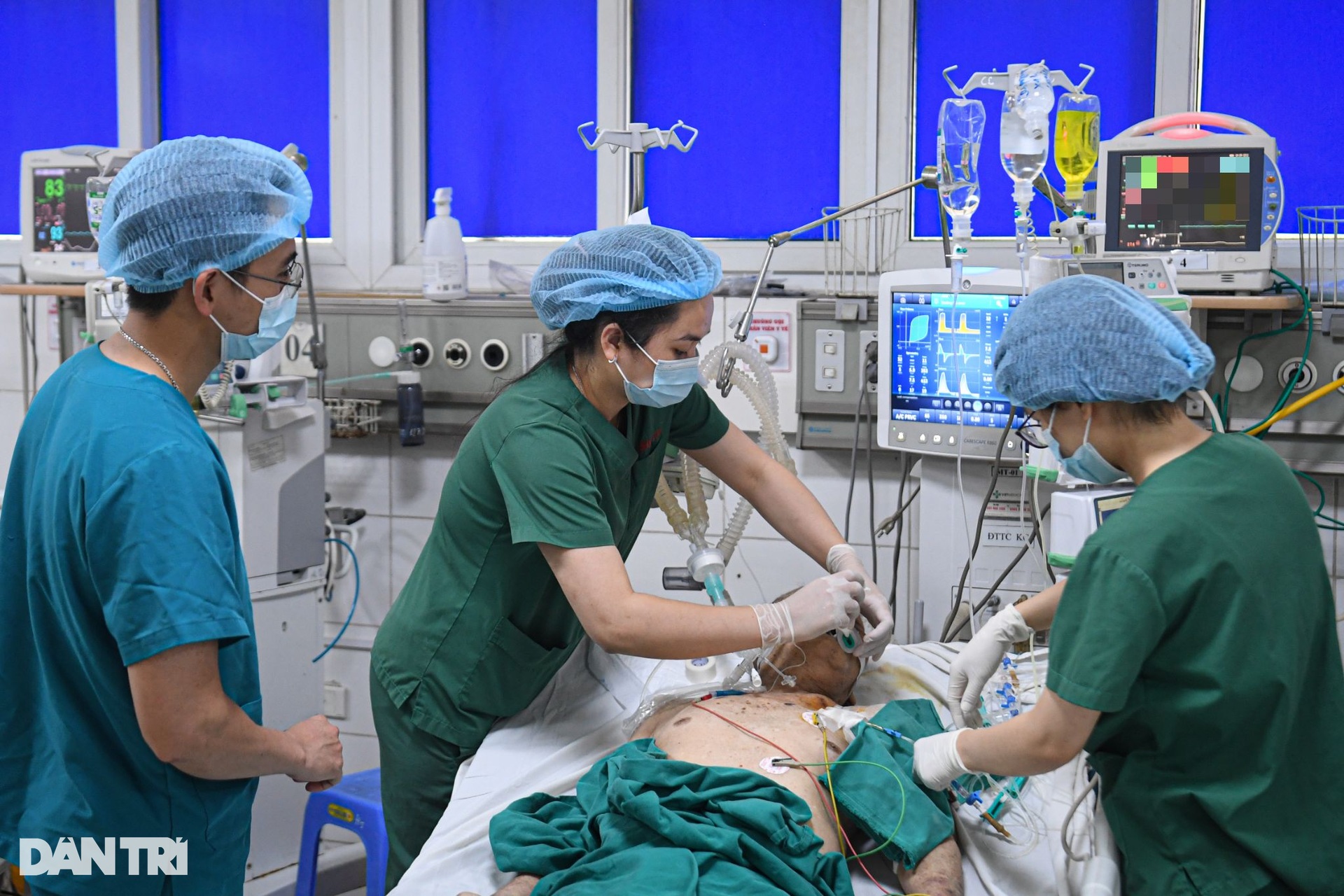 30 phút nghẹt thở giành giật sự sống cho bệnh nhân tim ngừng đập - 3 30 phút nghẹt thở giành giật sự sống cho bệnh nhân tim ngừng đập - 3