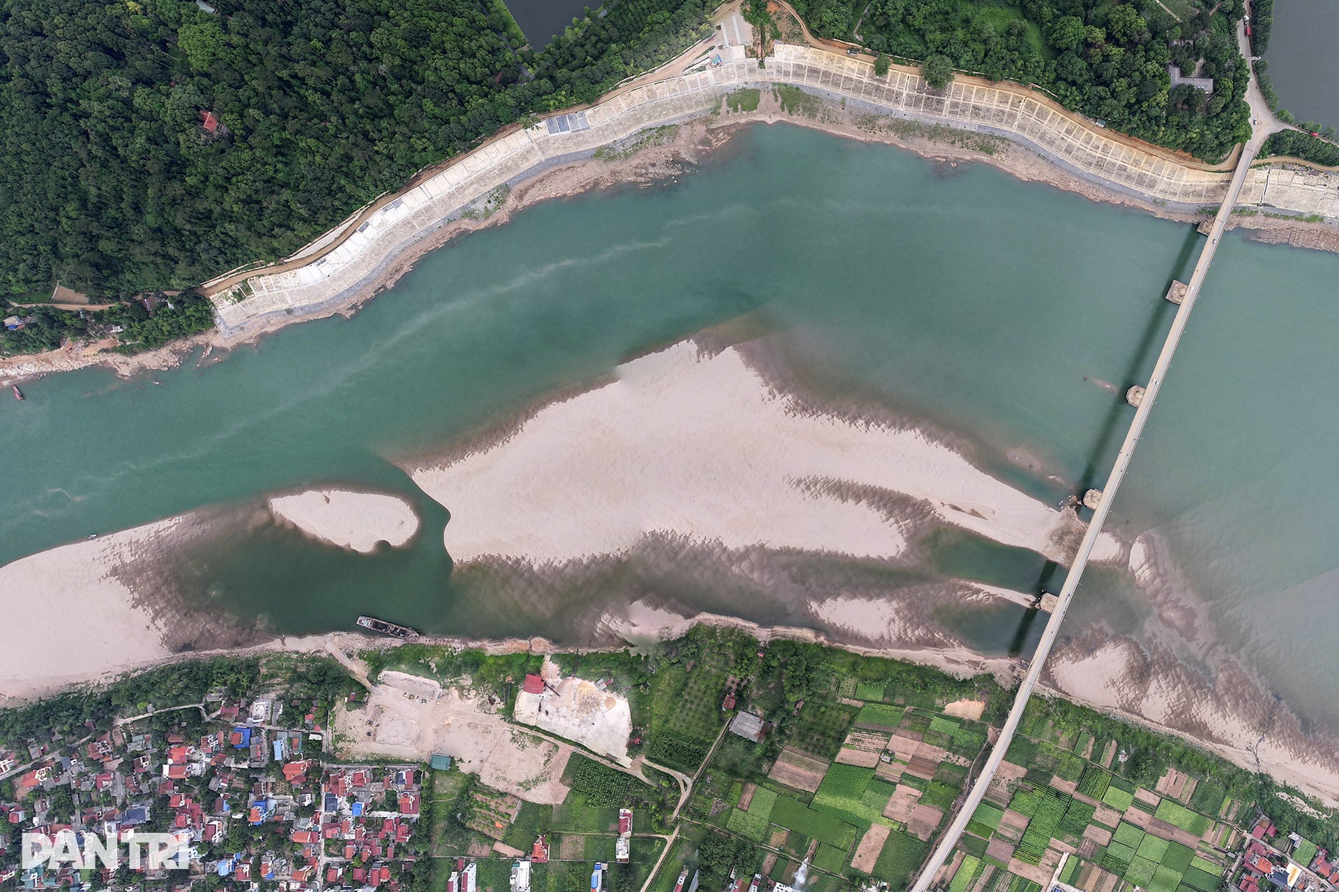 Nước sông Đà dâng cao, nhiều bãi bồi biến mất - 6