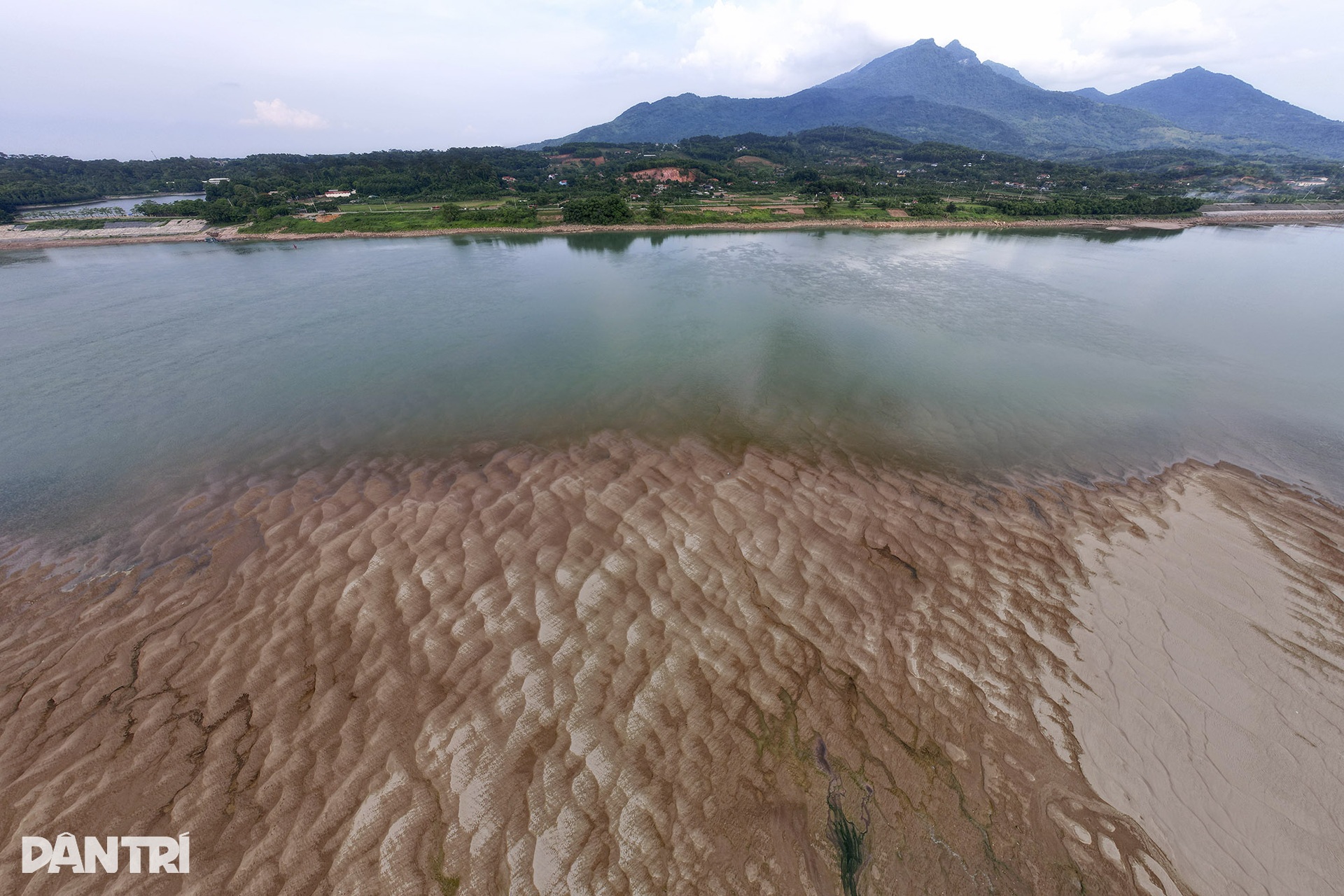 Nước sông Đà dâng cao, nhiều bãi bồi biến mất - 8