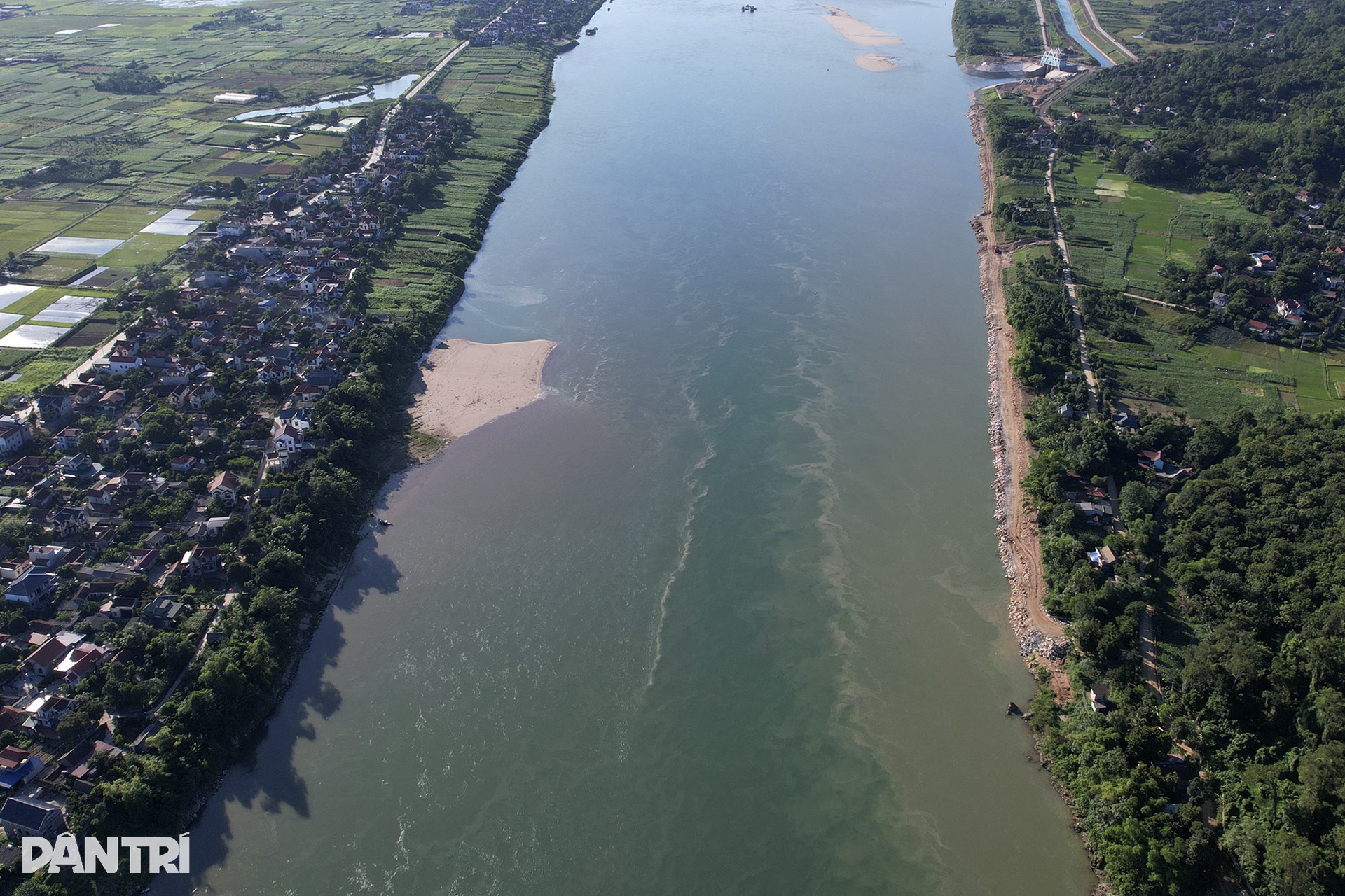 Nước sông Đà dâng cao, nhiều bãi bồi biến mất - 9
