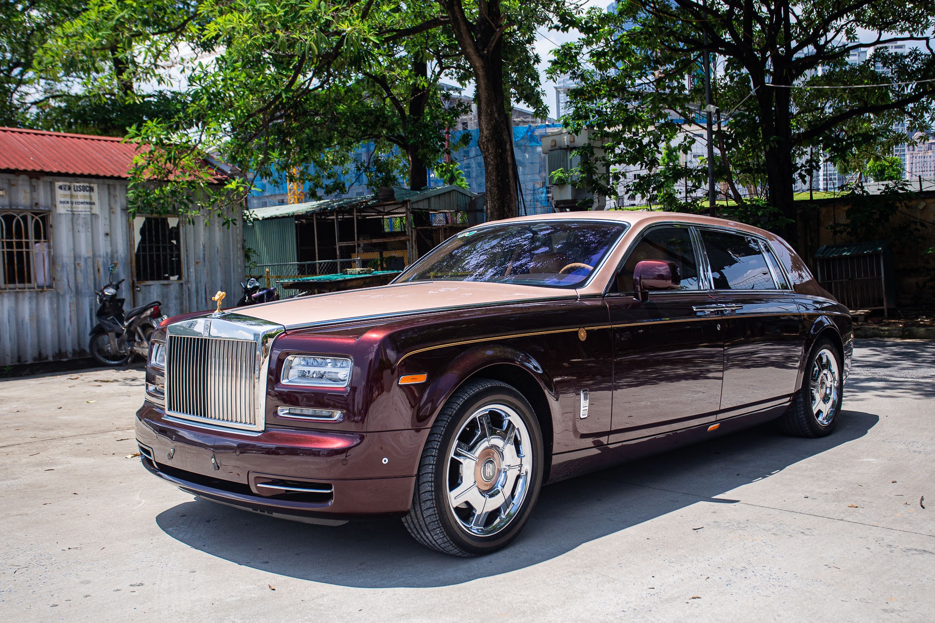 Biệt thự di động RollsRoyce Phantom VIII hơn 80 tỷ ở Sài Gòn