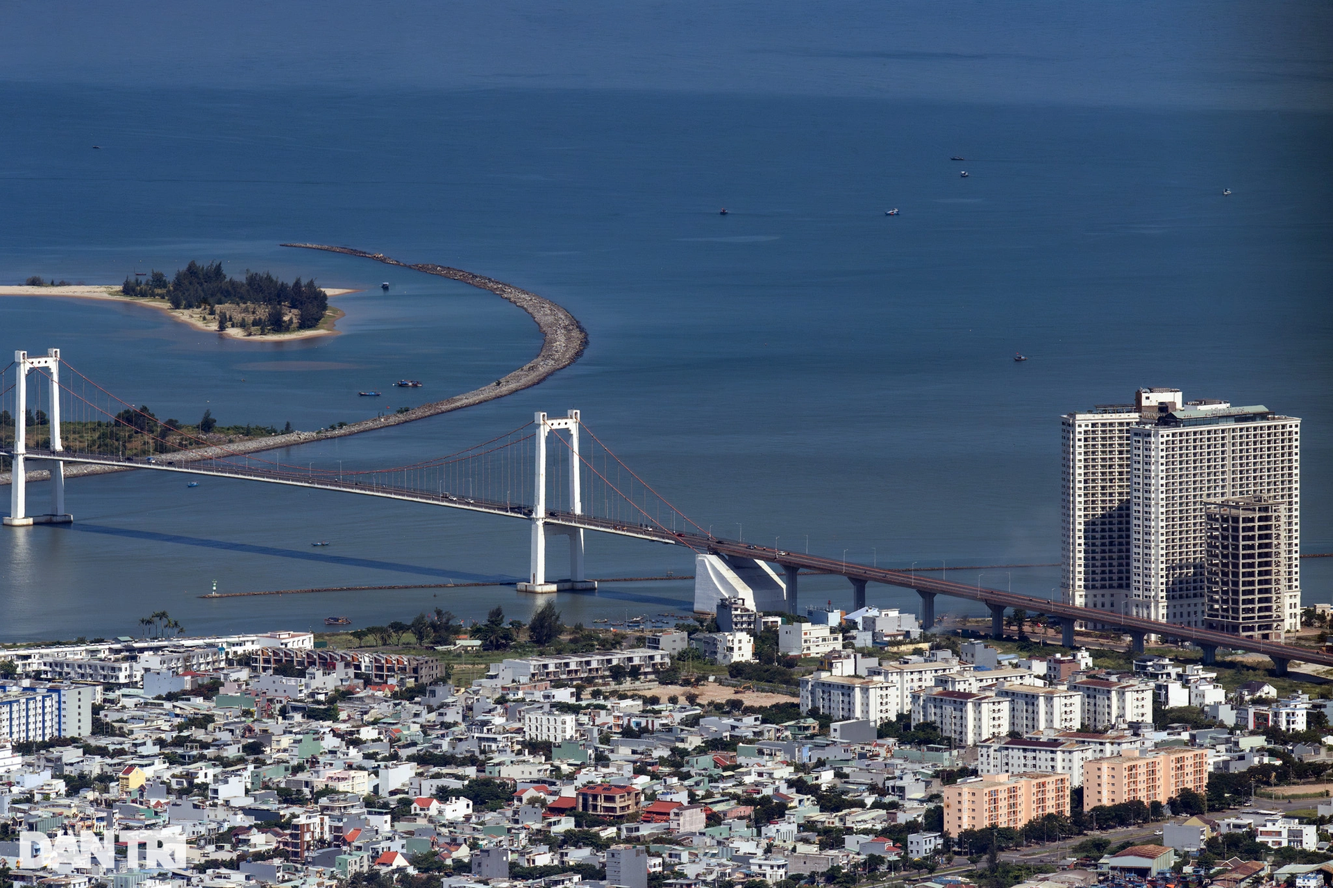 Bay trực thăng ra biển Đông 16km ngắm toàn cảnh TP Đà Nẵng - 14