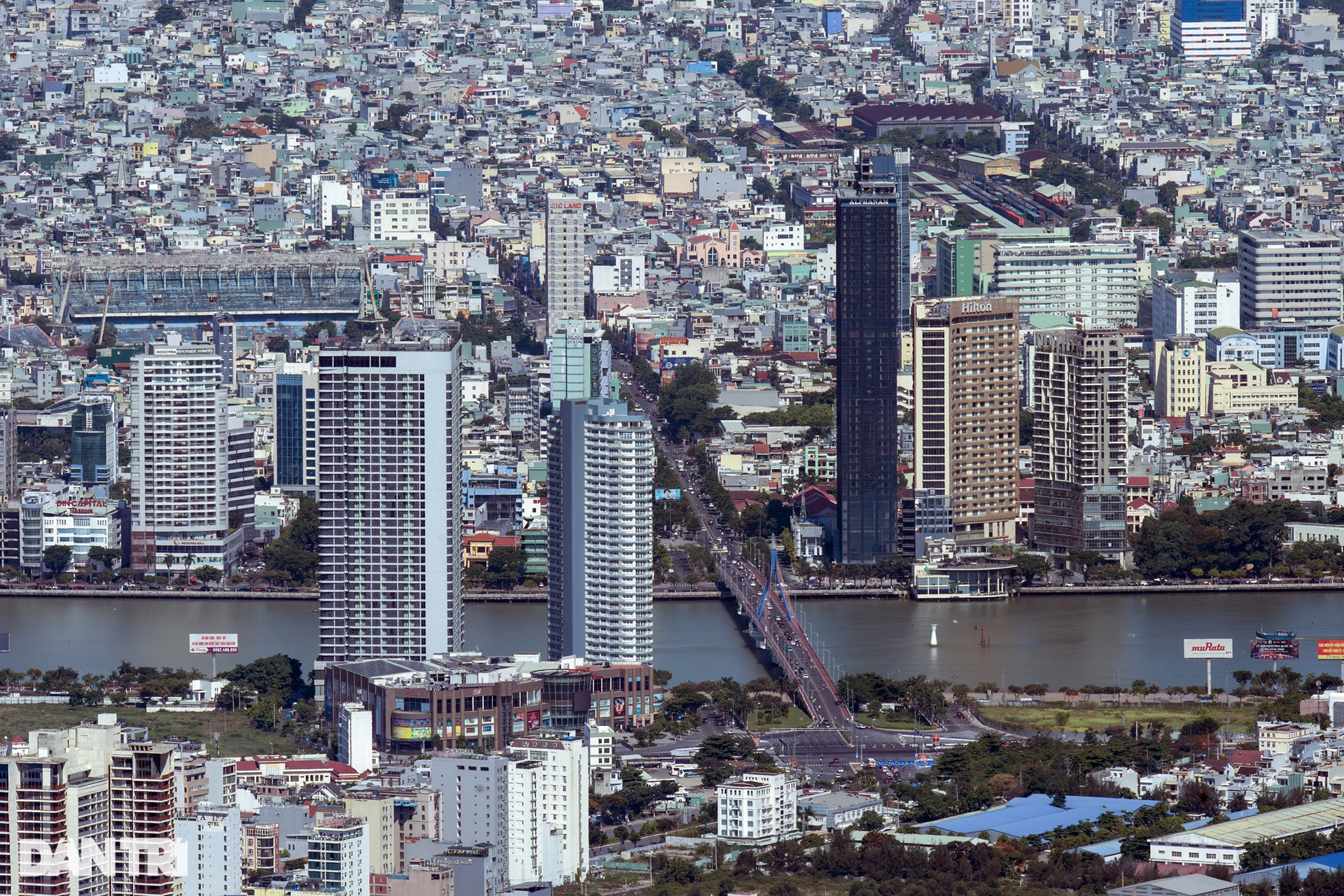 Bay trực thăng ra biển Đông 16km ngắm toàn cảnh TP Đà Nẵng - 13